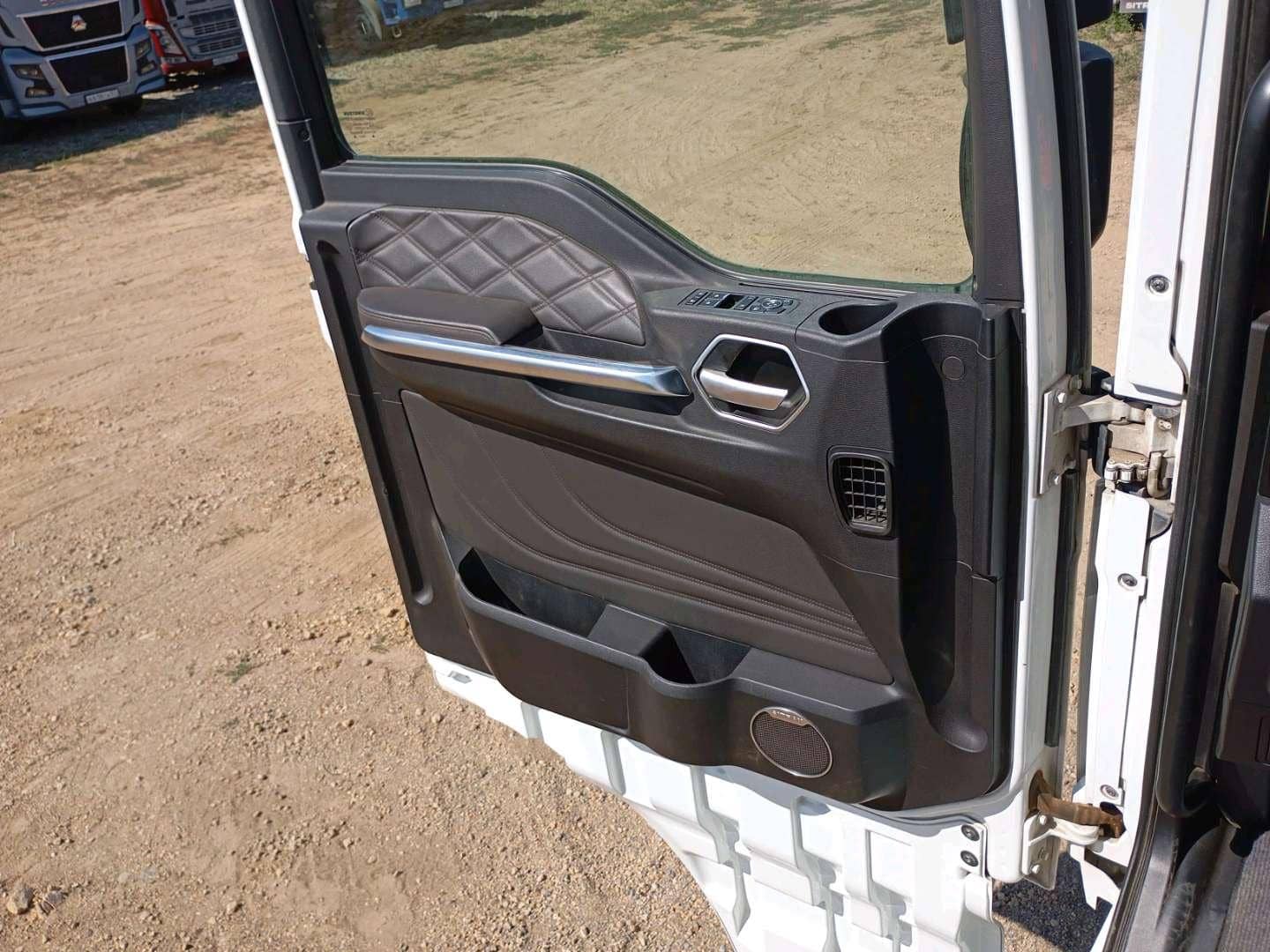 Sitrak С7Н MAX 6×4 ZZ4256V364HE,  185 766 км, 2023 года в лизинг