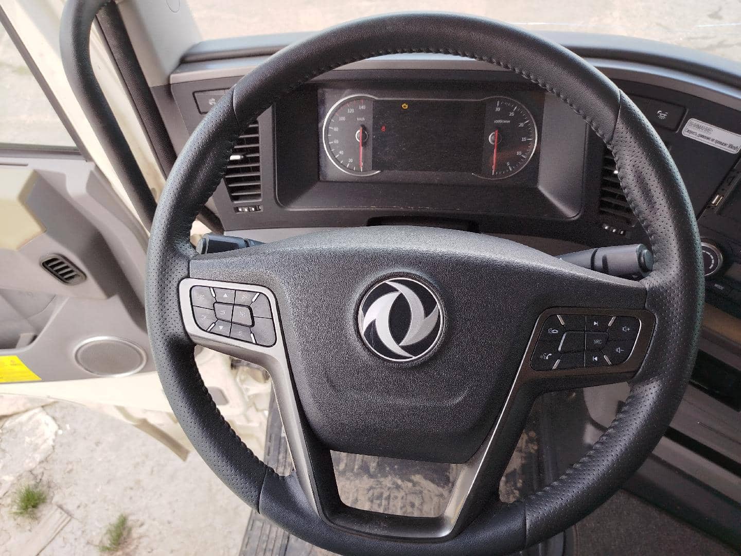 DongFeng GX DFH4180 4x2,  495 793 км, 2024 года в лизинг