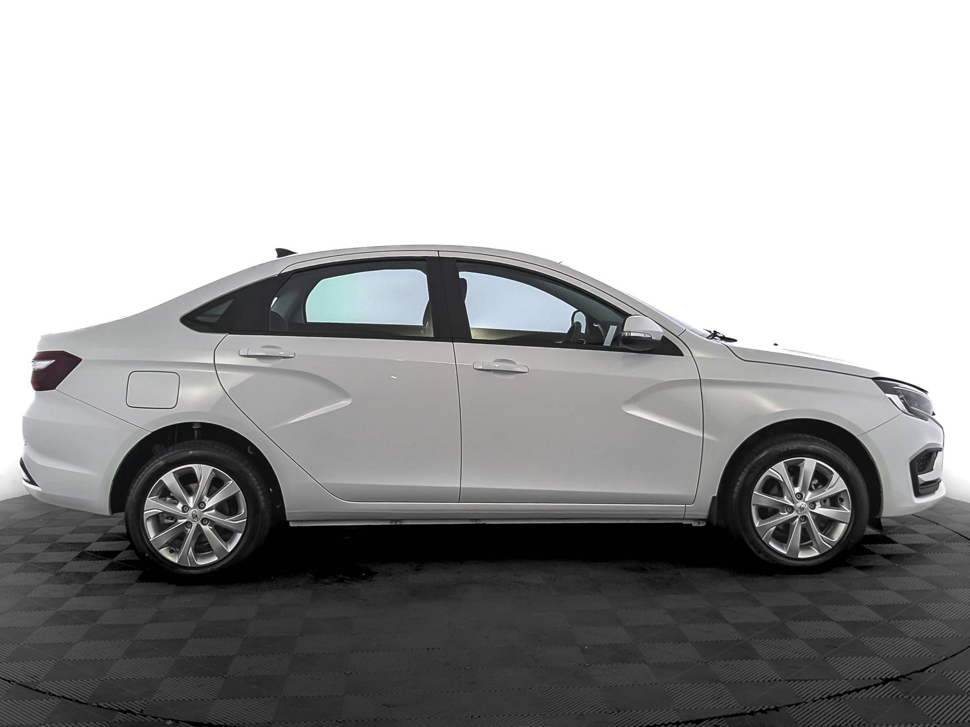 Lada Vesta седан Enjoy 24 1.6 106hp 5MT