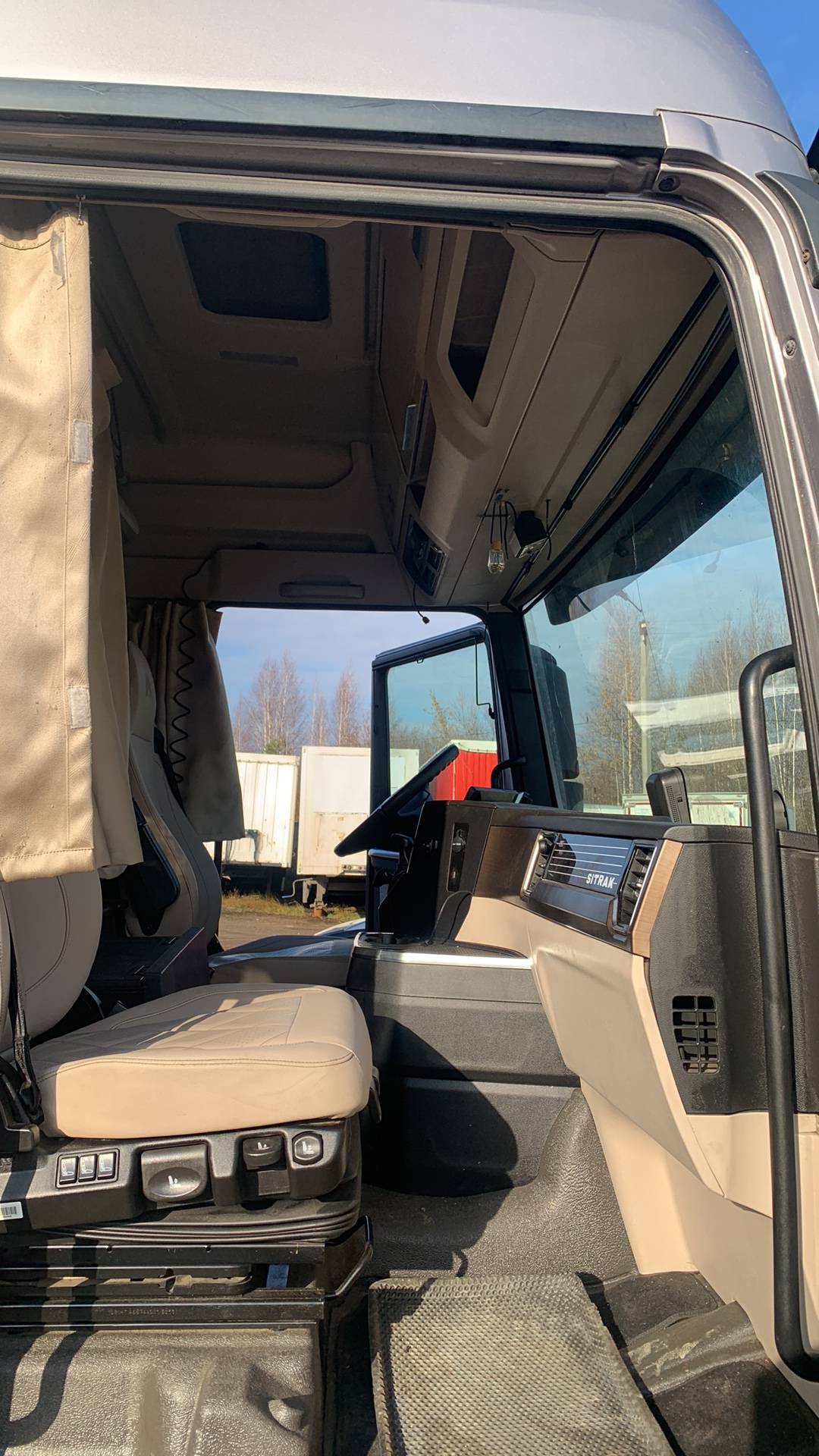 Sitrak C7H 4x2 ZZ4186V361HE,  422 234 км, 2022 года в лизинг