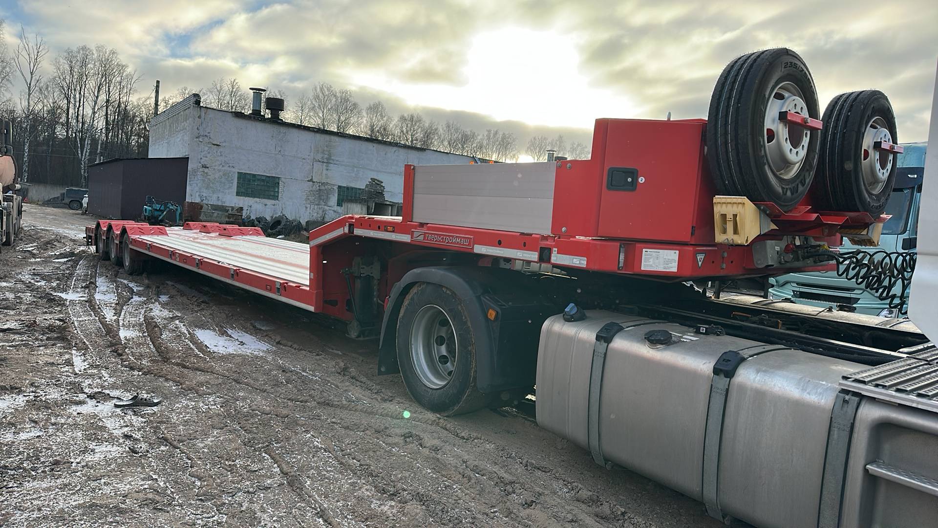 Тверьстроймаш Тяжеловоз низкорамный 993931-LOW30, 2023 года в лизинг