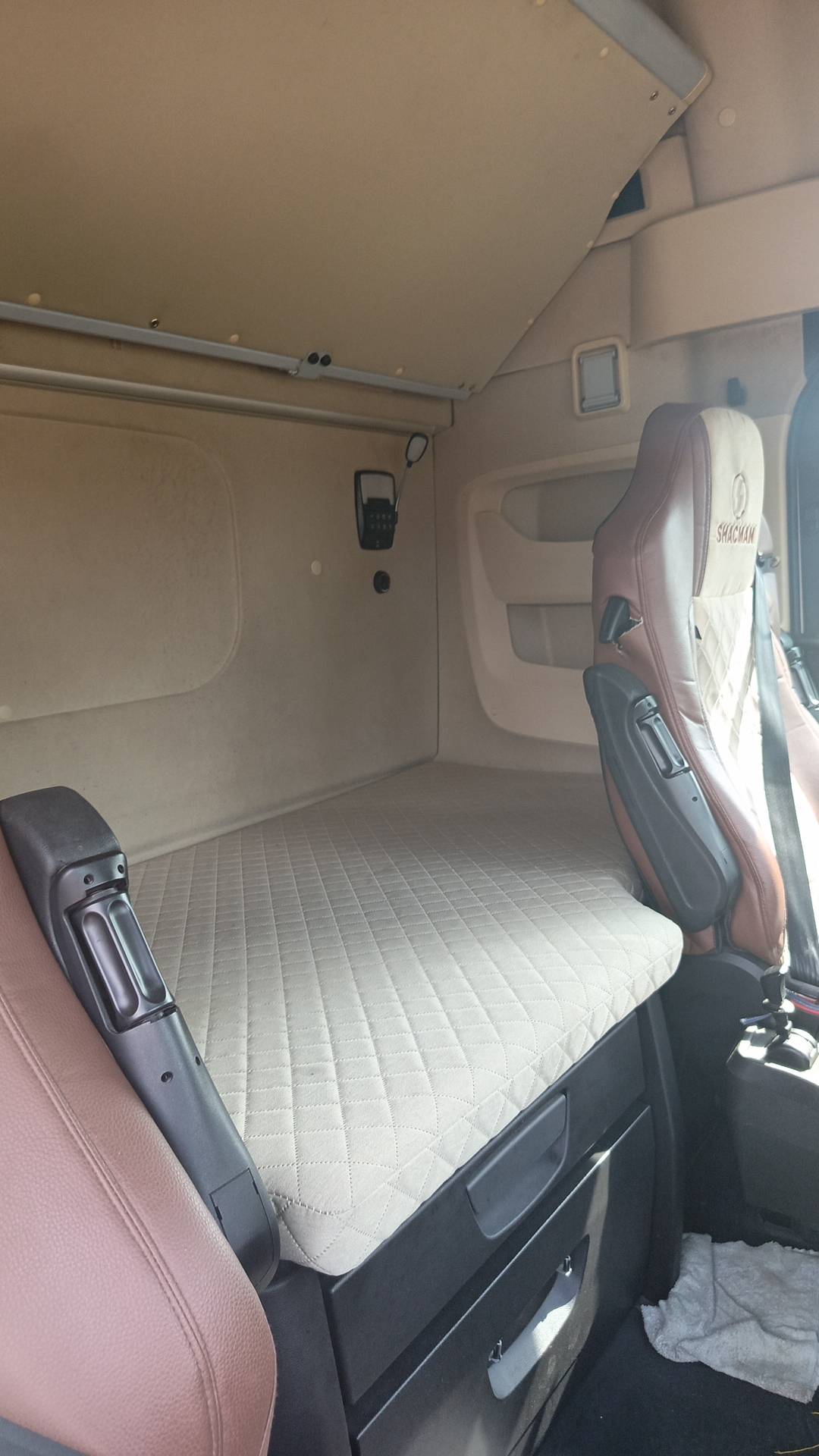 Shacman SX4188YY381,  308 060 км, 2023 года в лизинг