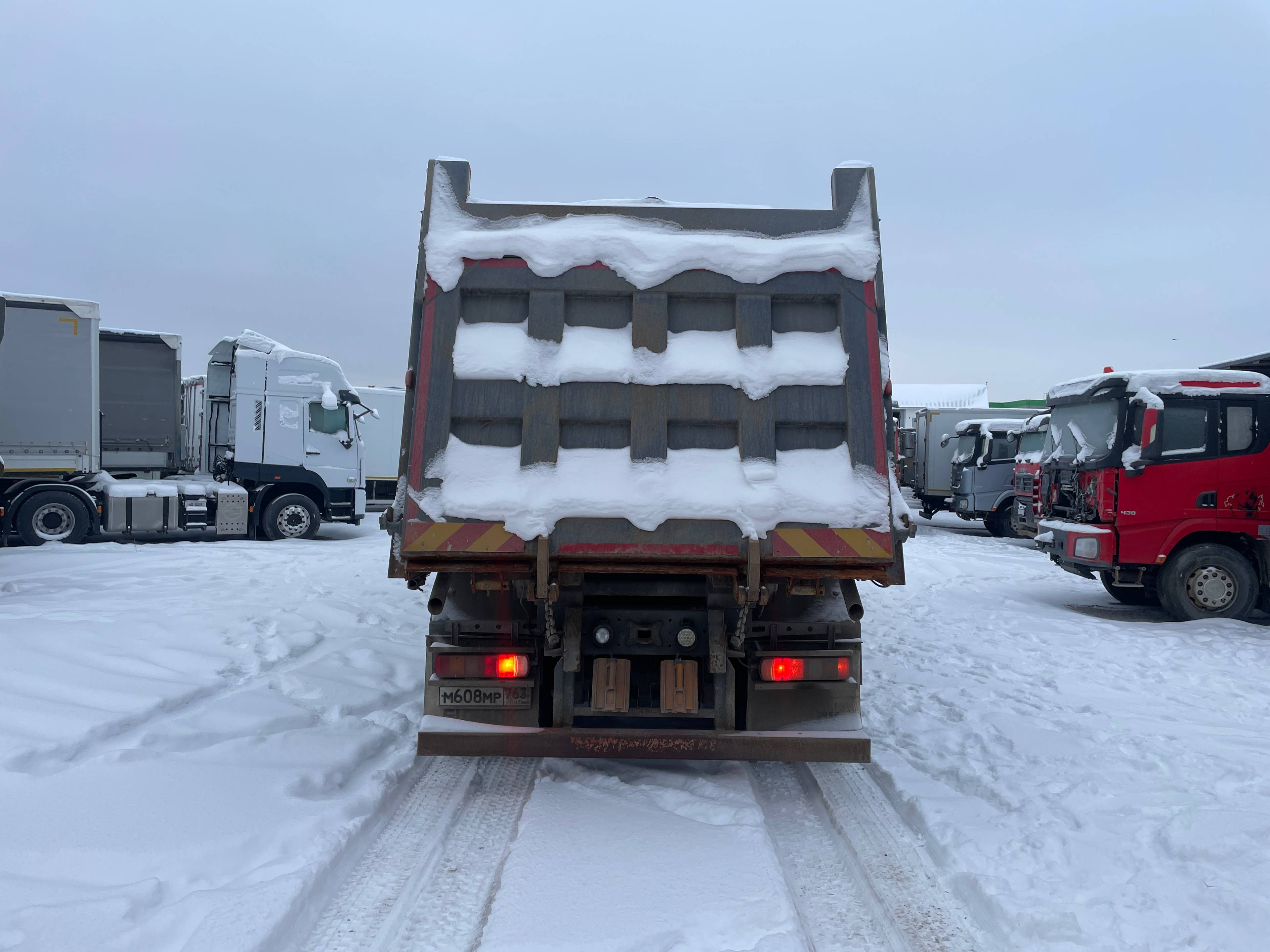 HOWO ZZ3407S3867E 8x4,  124 969 км, 2022 года в лизинг