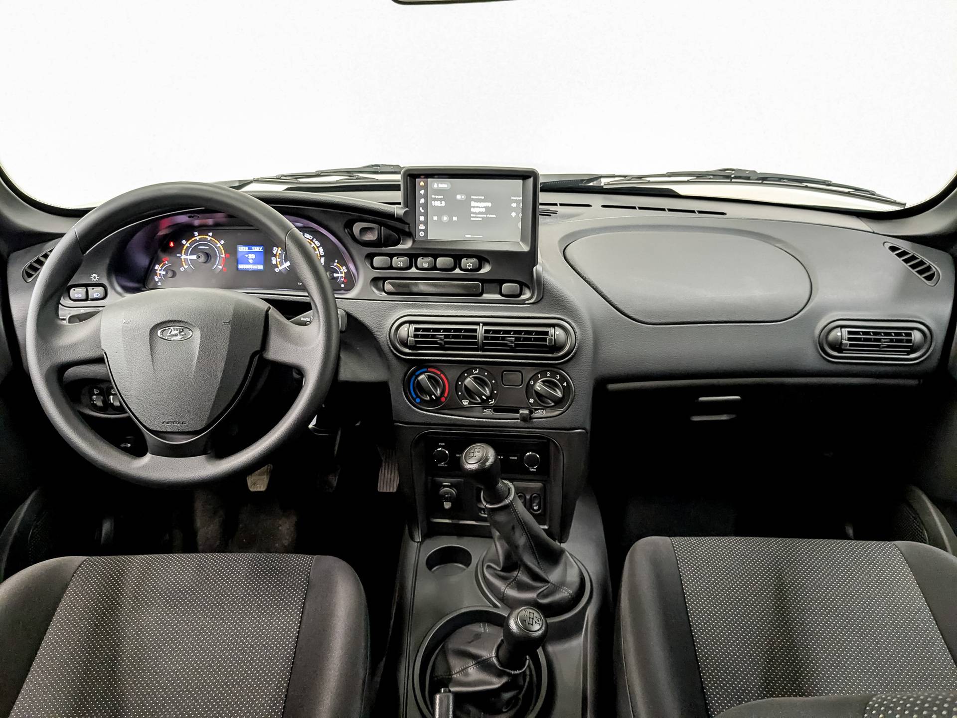 Lada Niva Travel Comfort 24 MMS 1.7 80hp 5MT