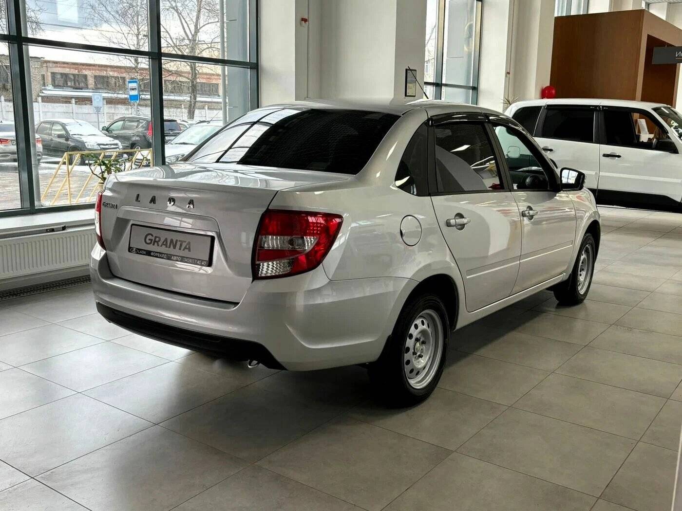 Lada Granta седан Comfort 1.6 90hp 5MT