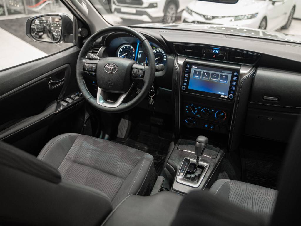 Toyota Fortuner Комфорт 2.7 АКП