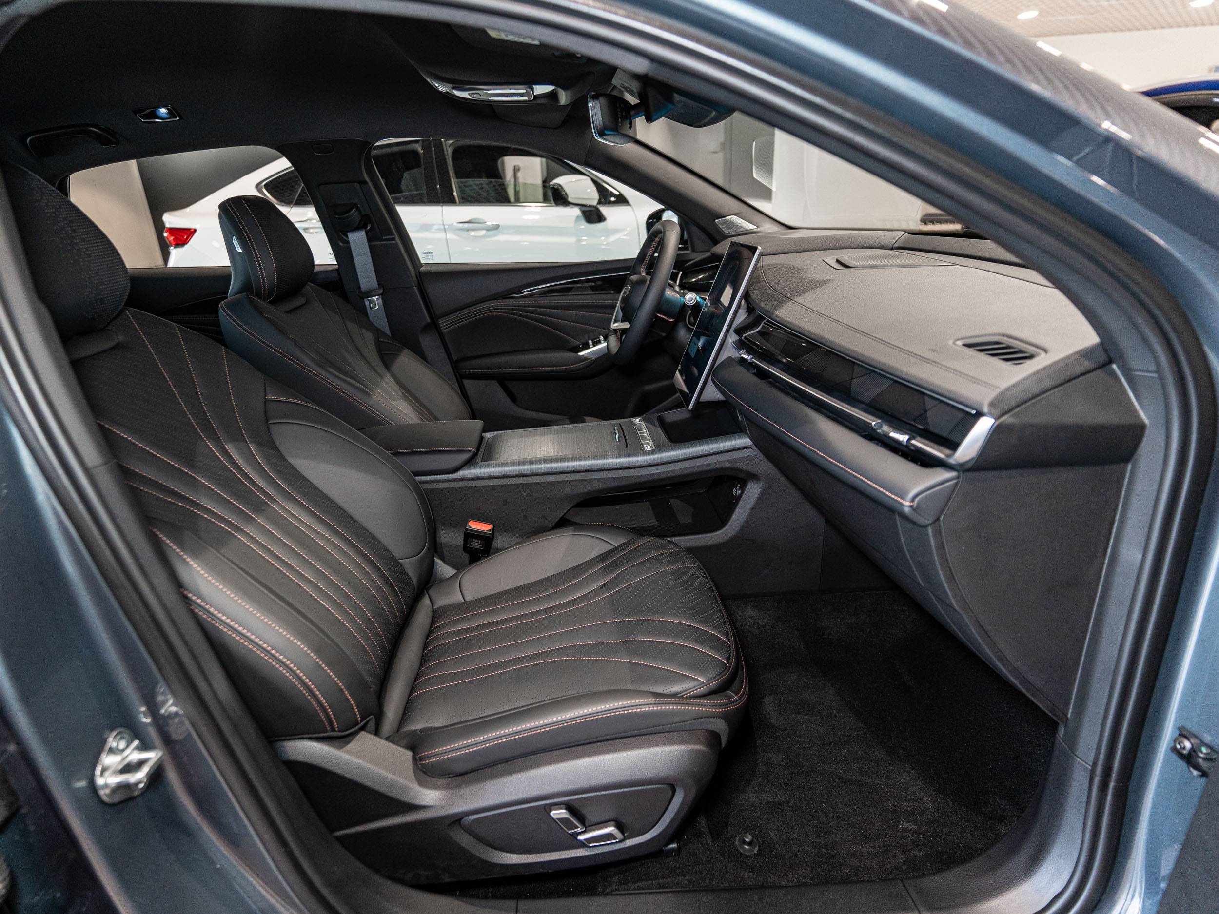 Geely Preface Flagship 2.0T 7DCT