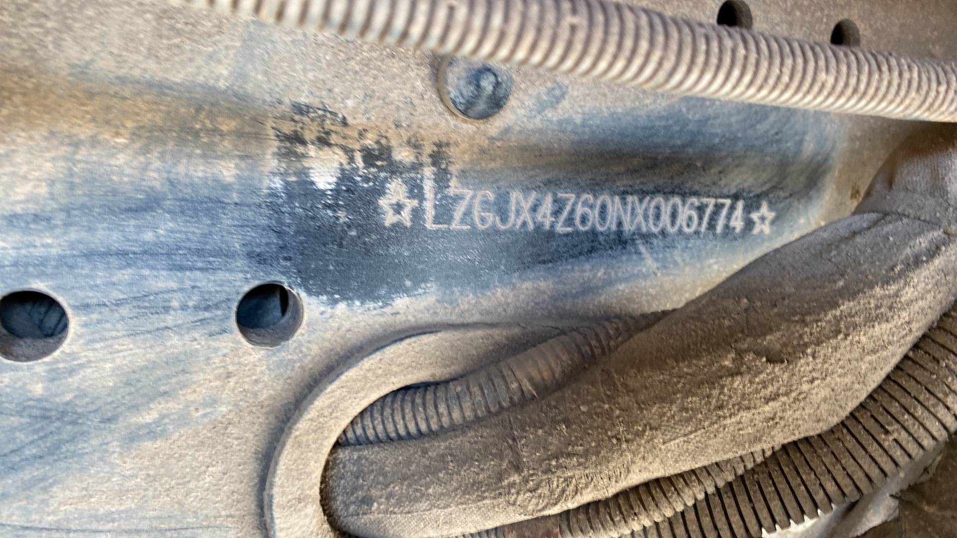 Shacman SX331863366,  241 861 км, 2022 года в лизинг