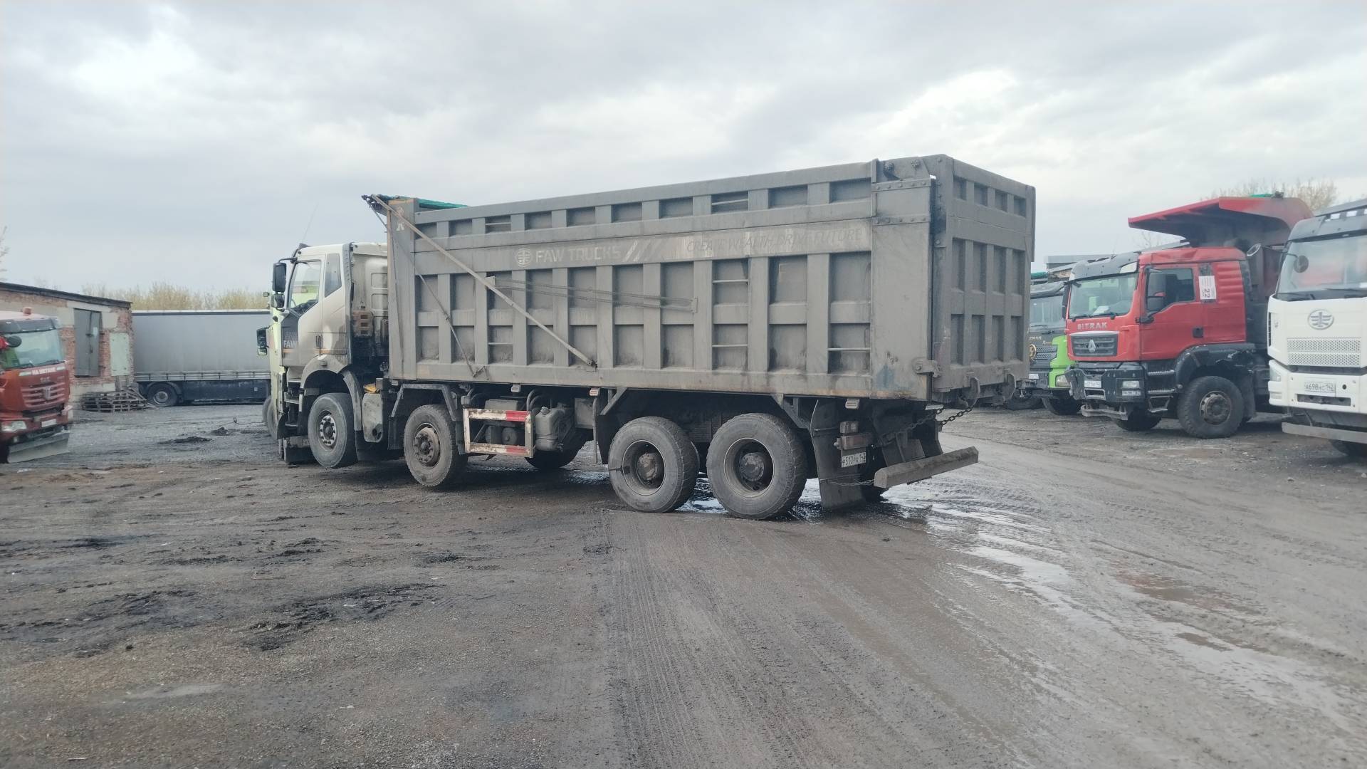 FAW CA3310P66K24T4E5 8х4,  311 819 км, 2023 года в лизинг