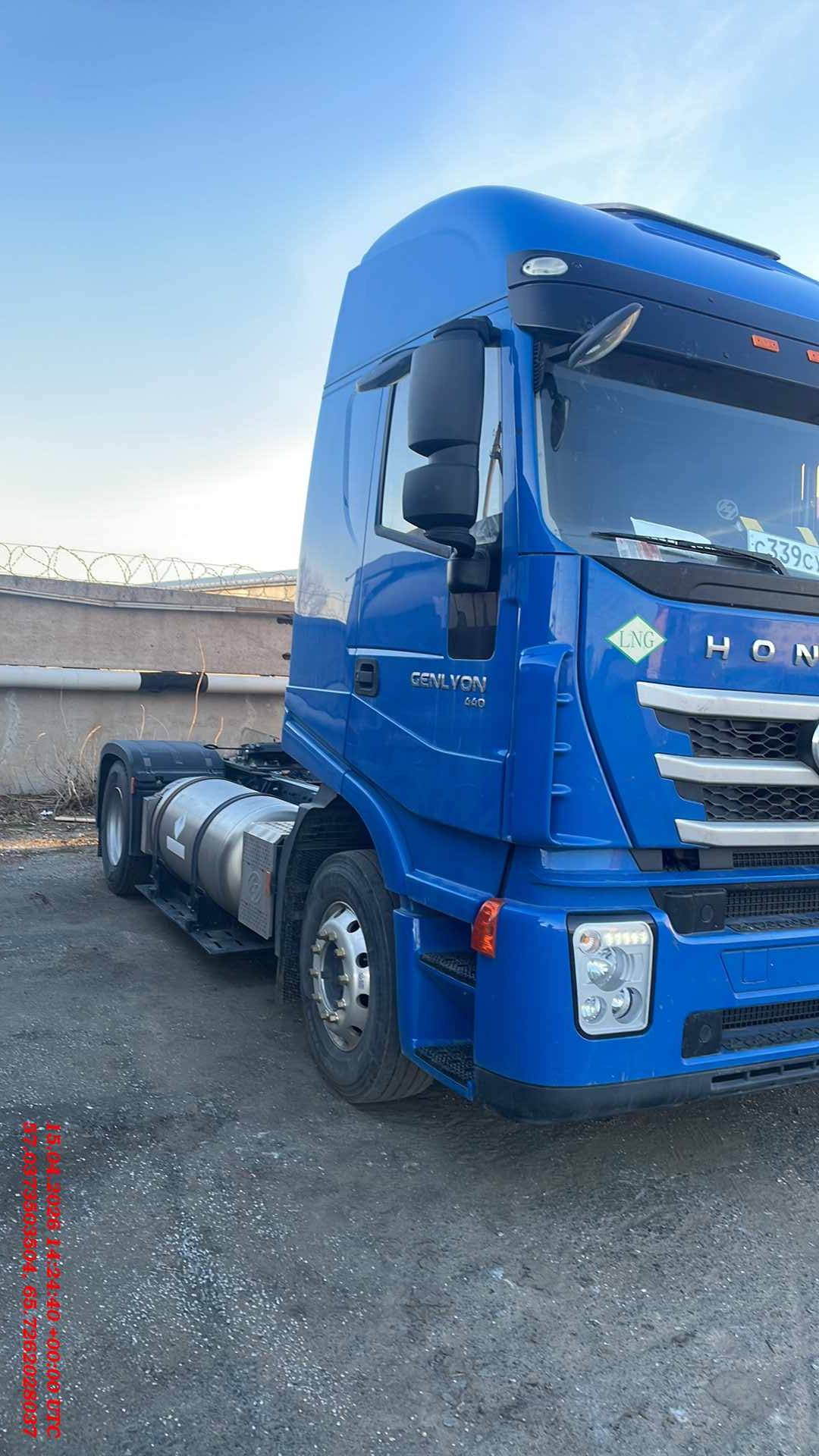 HONGYAN CQ4187HD12381T LNG,  9 433 км, 2024 года в лизинг