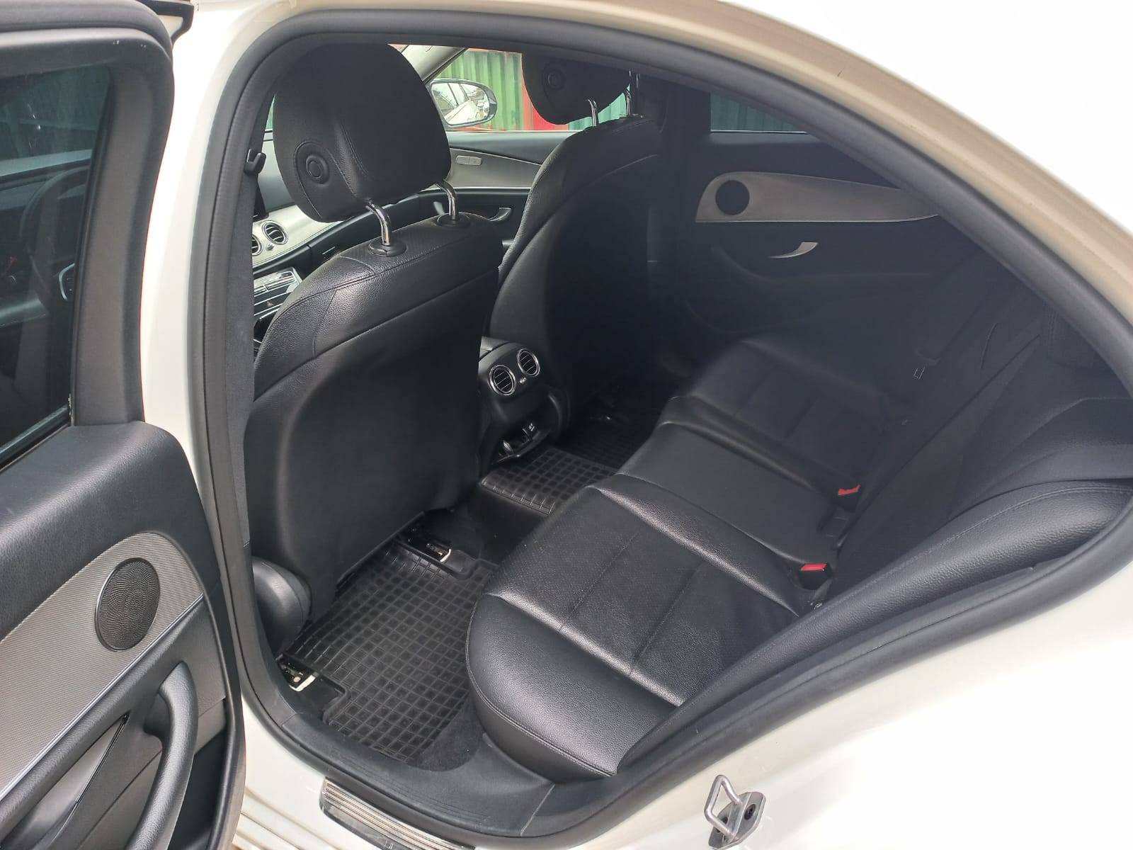Mercedes-Benz E седан,  235 943 км, 2018 года в лизинг