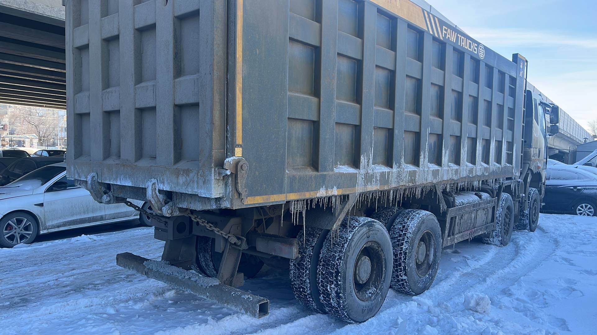 FAW CA3310P66K24T4E5 8х4,  326 792 км, 2021 года в лизинг