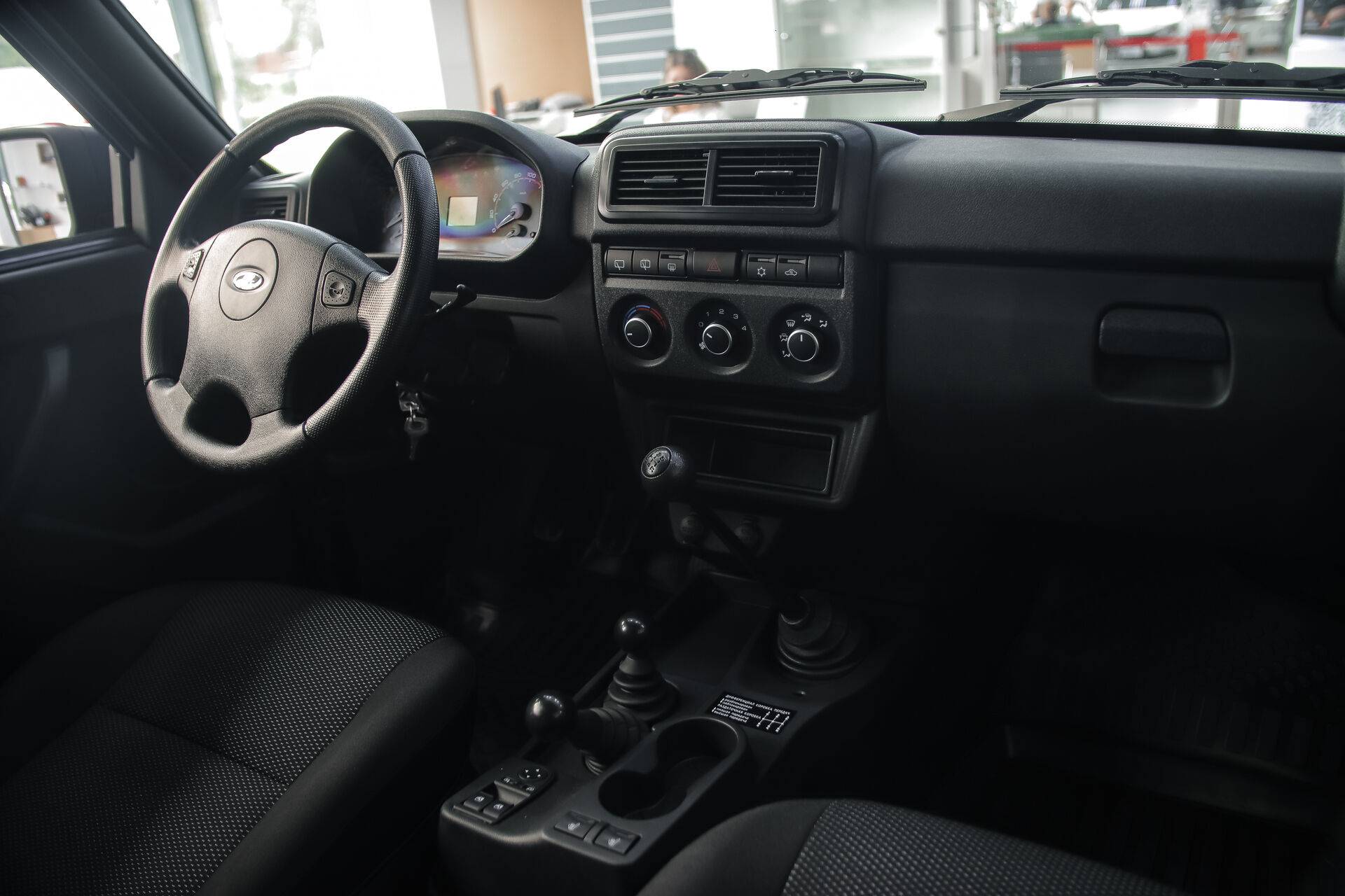 Lada Niva Legend Bronto Luxe'24 1.7 5MT