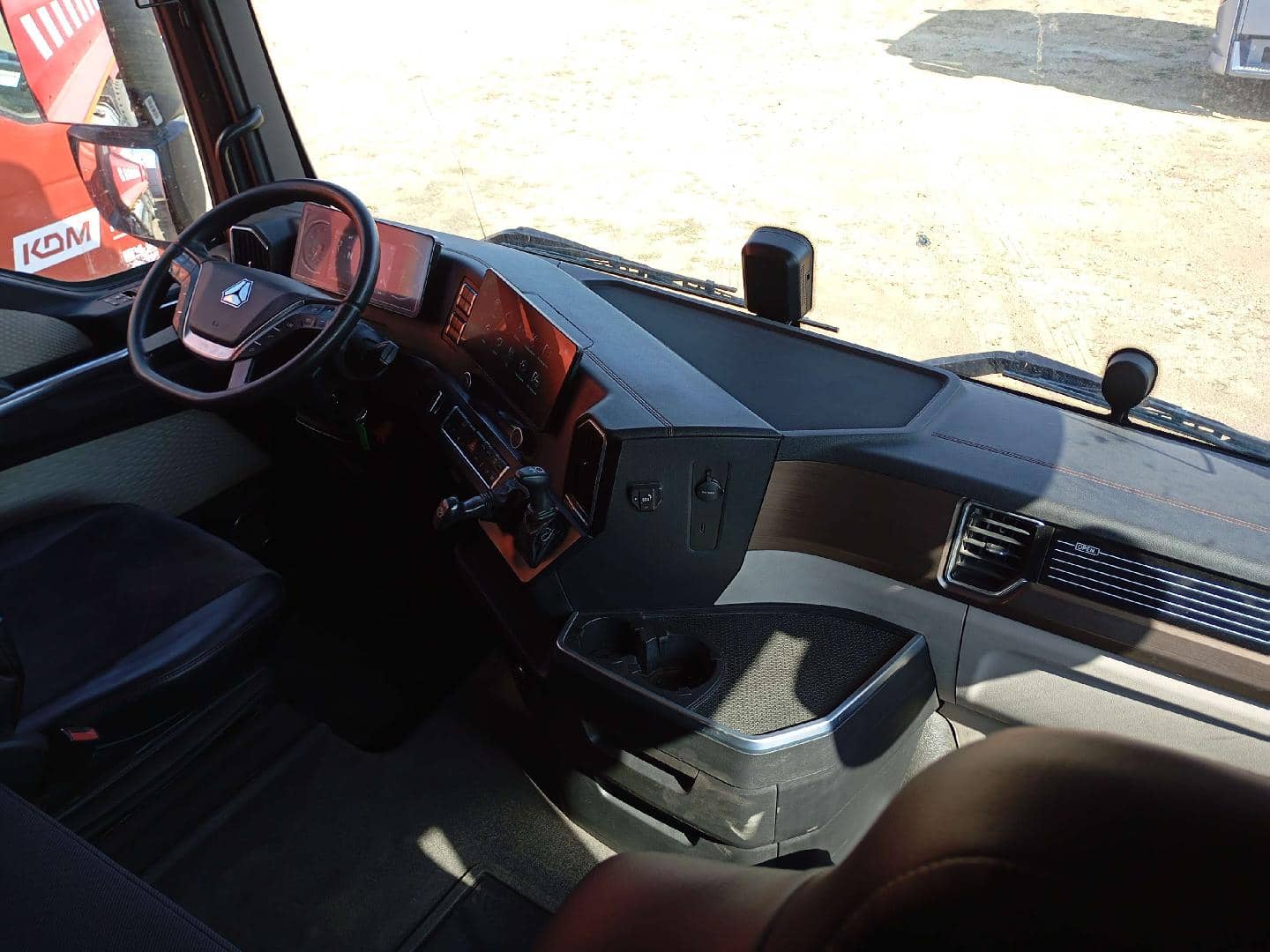 Sitrak С7Н MAX 6×4 ZZ4256V364HE,  150 000 км, 2023 года в лизинг
