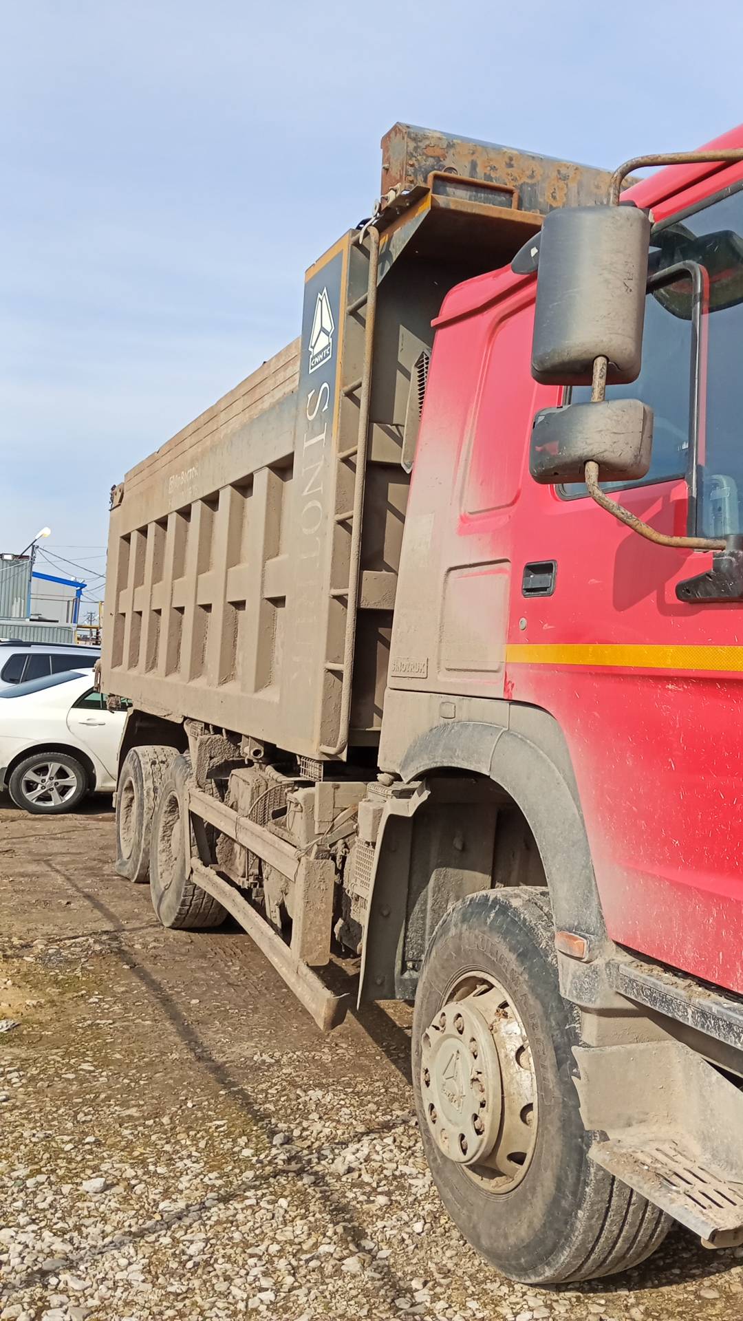 HOWO ZZ3327S3847E 6х4,  211 215 км, 2022 года в лизинг
