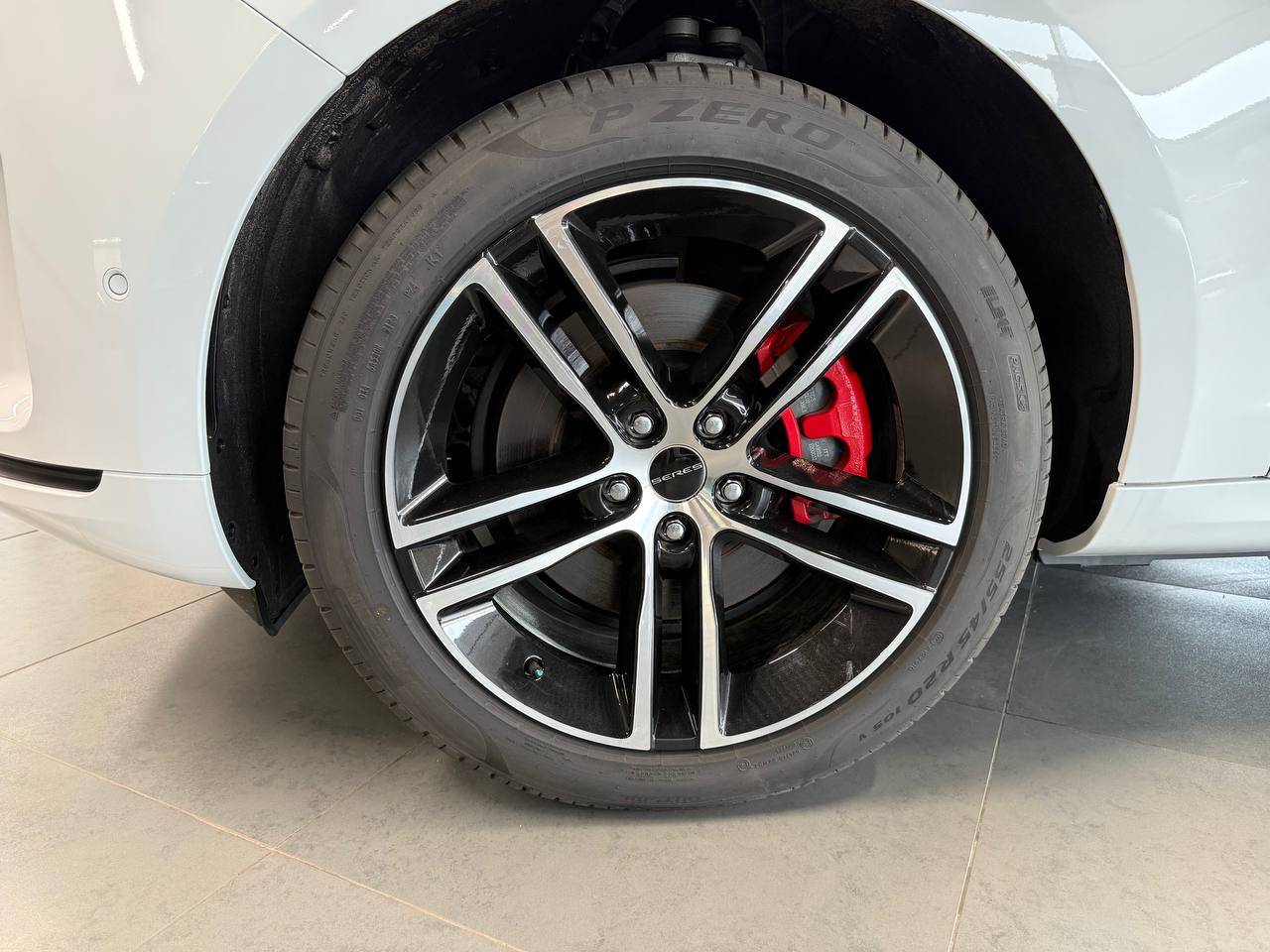 Seres M5 Premium 1.5hyb AT 4WD