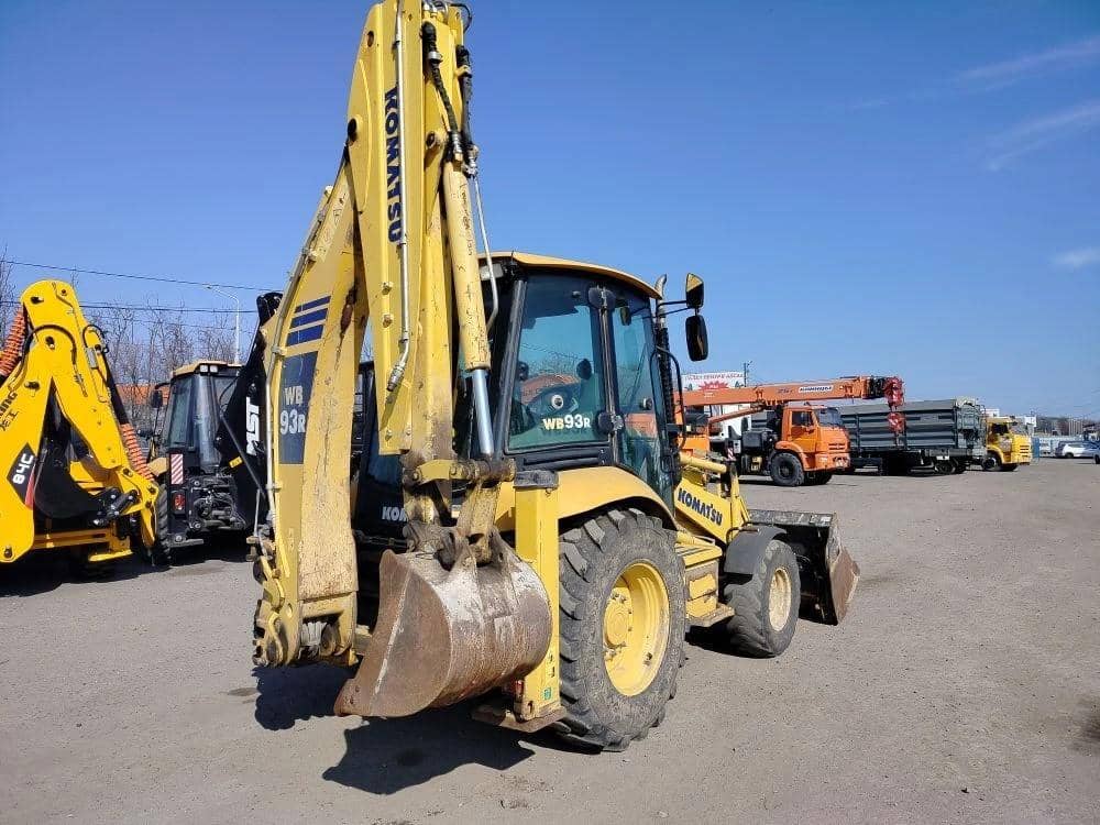 KOMATSU WB93R-5EO,  9 118 км, 2020 года в лизинг