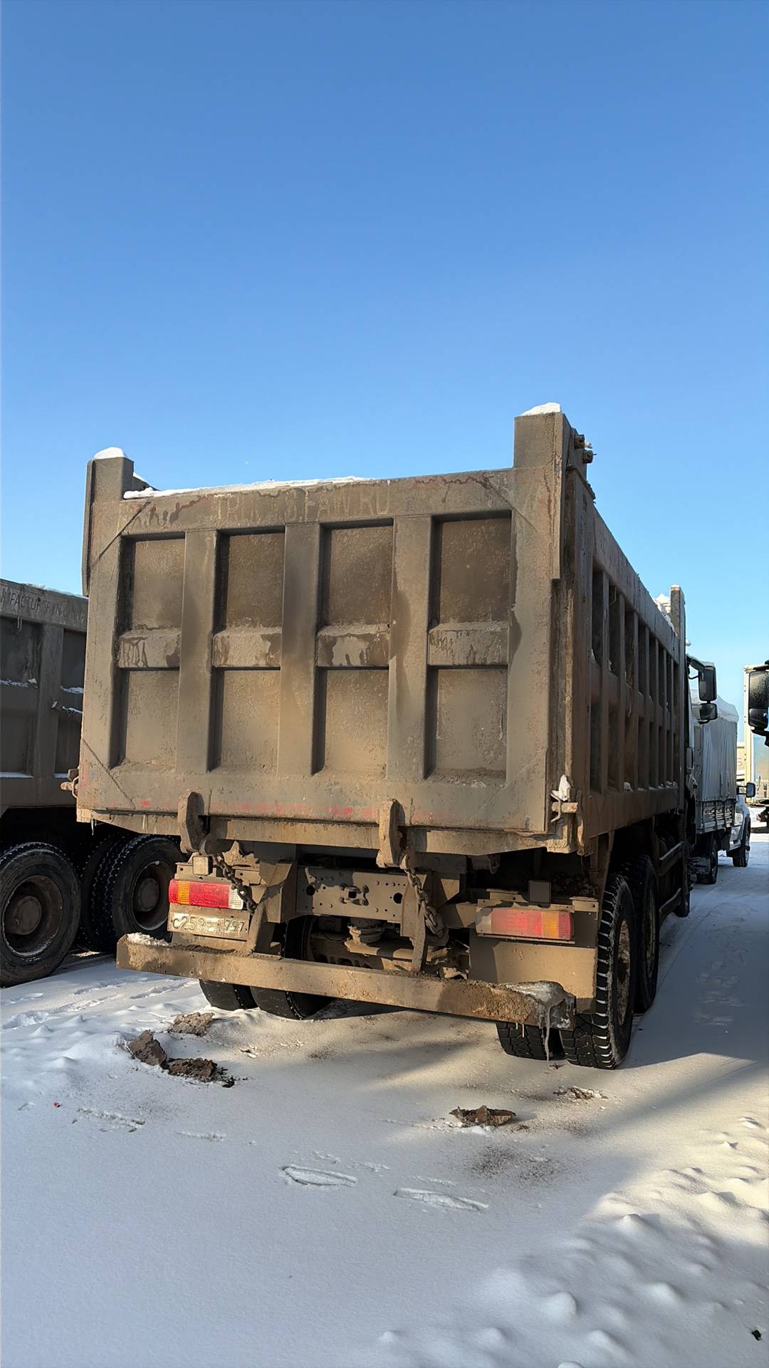 FAW CA3250P66K24T1E5 6х4,  184 108 км, 2023 года в лизинг