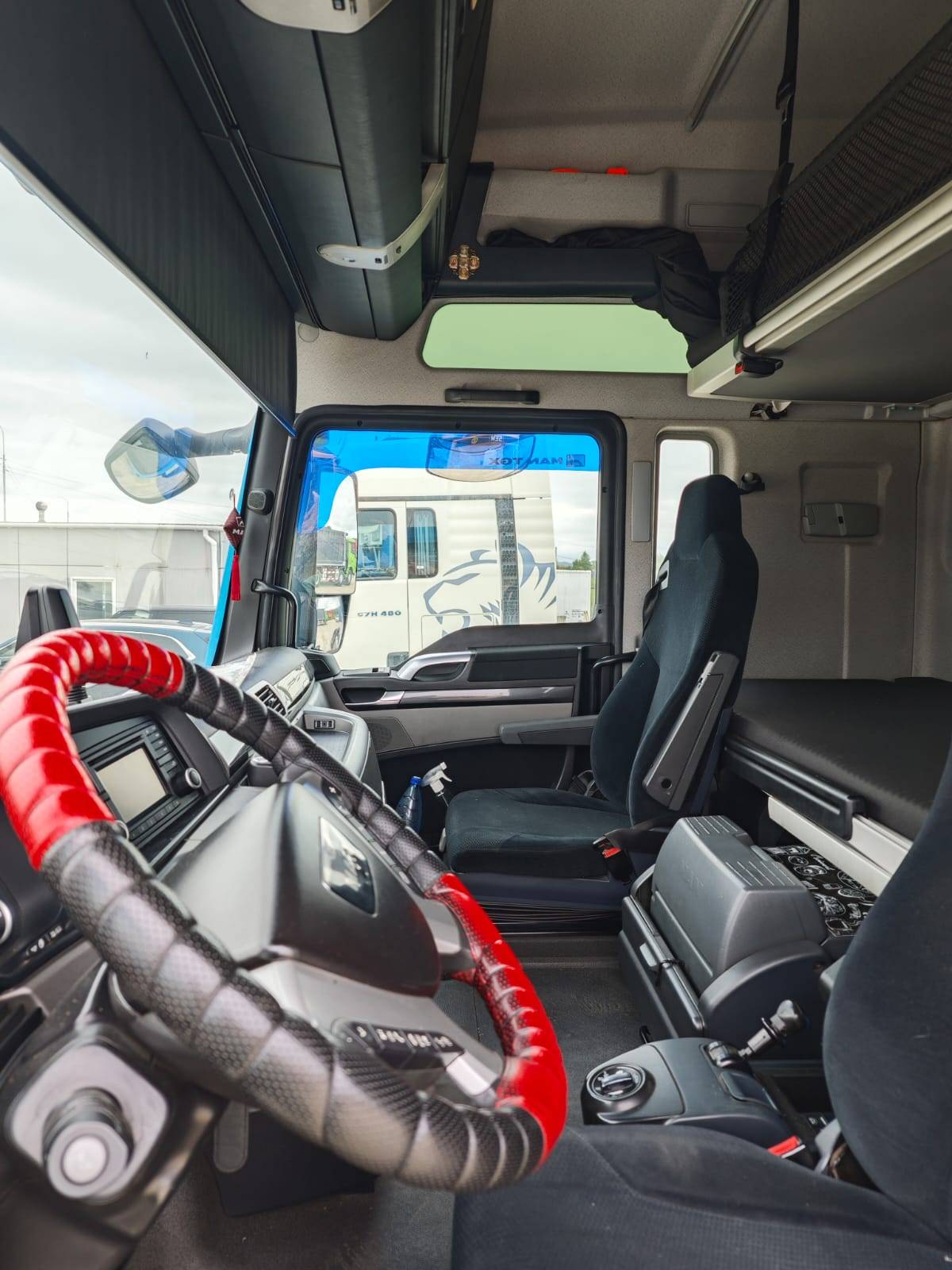 MAN TGX 28.560 6X2,  600 000 км, 2016 года в лизинг