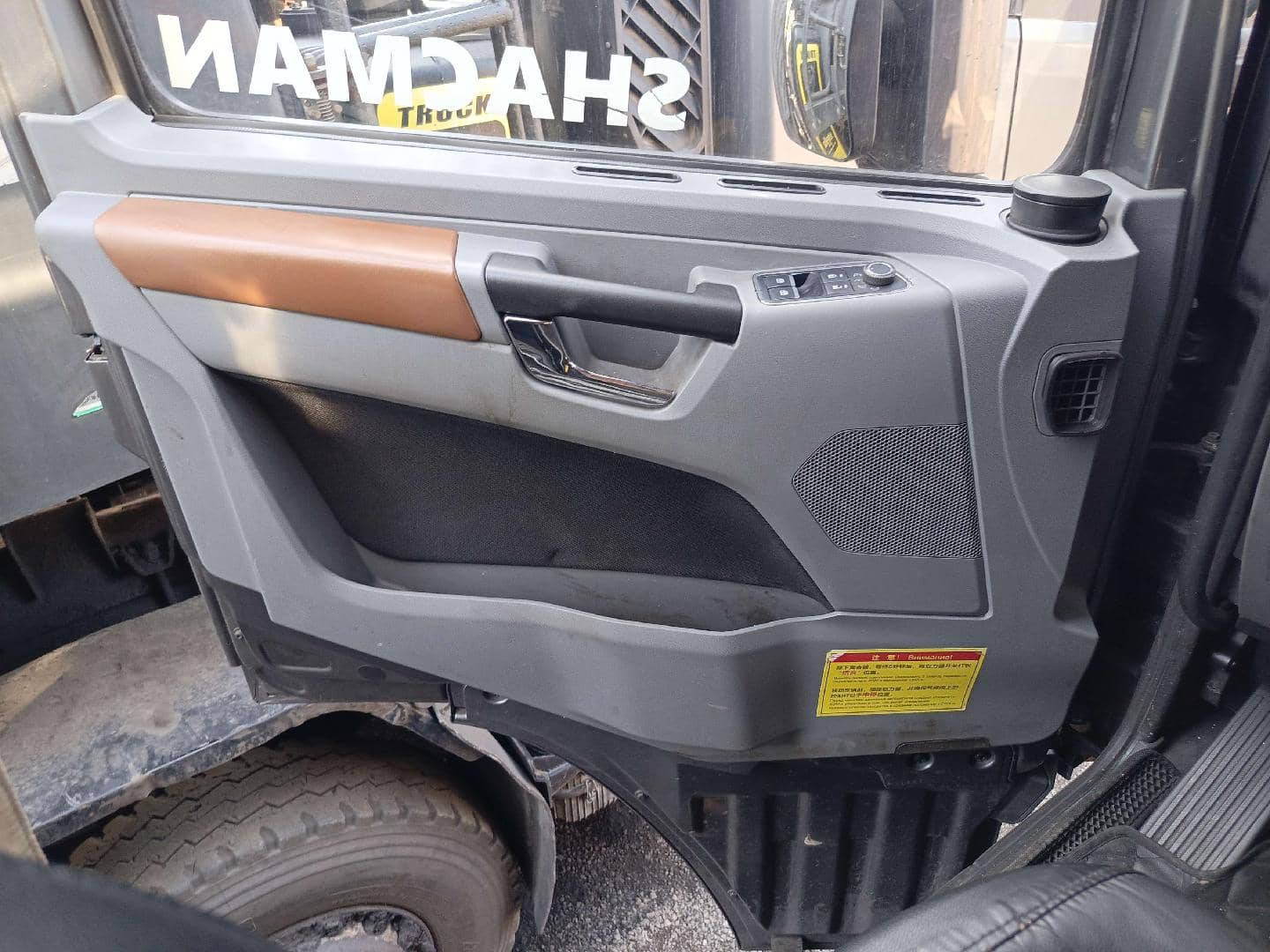 Shacman SX33186V366,  100 047 км, 2024 года в лизинг