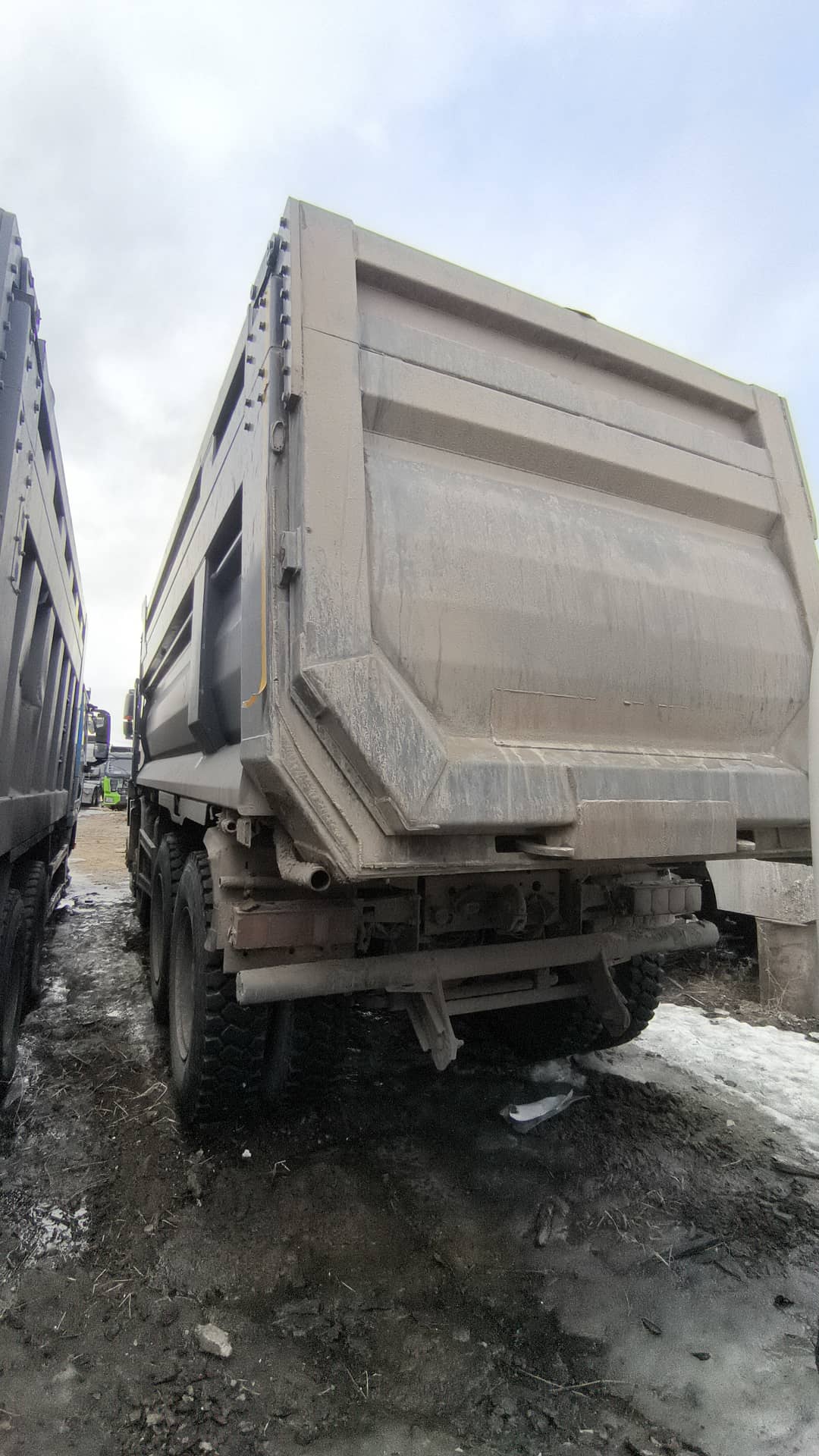 Sitrak ZZ3316V306ME,  76 852 км, 2023 года в лизинг