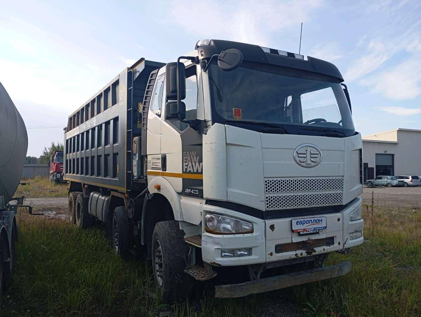 FAW CA3311P66K24T4E5 8х4,  302 080 км, 2022 года в лизинг