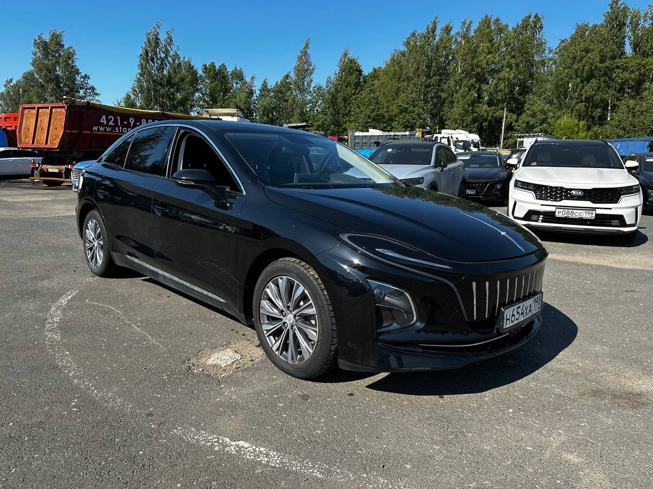 Hongqi E-QM5,  16 029 км, 2022 года в лизинг