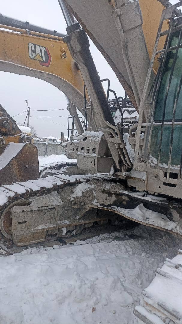 CATERPILLAR 374,  6 686 км, 2021 года в лизинг