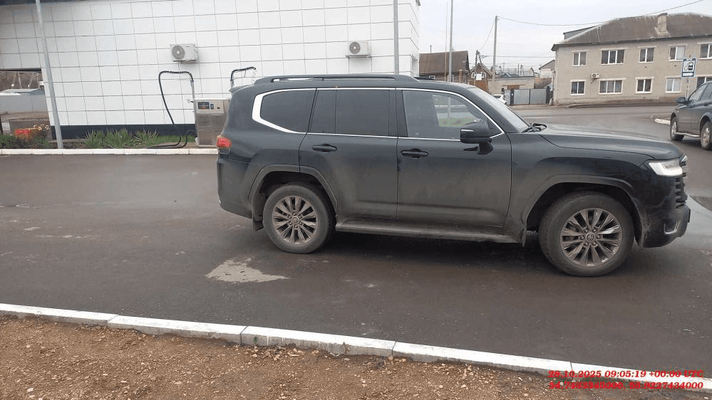 Toyota Land Cruiser 300,  52 514 км, 2024 года в лизинг