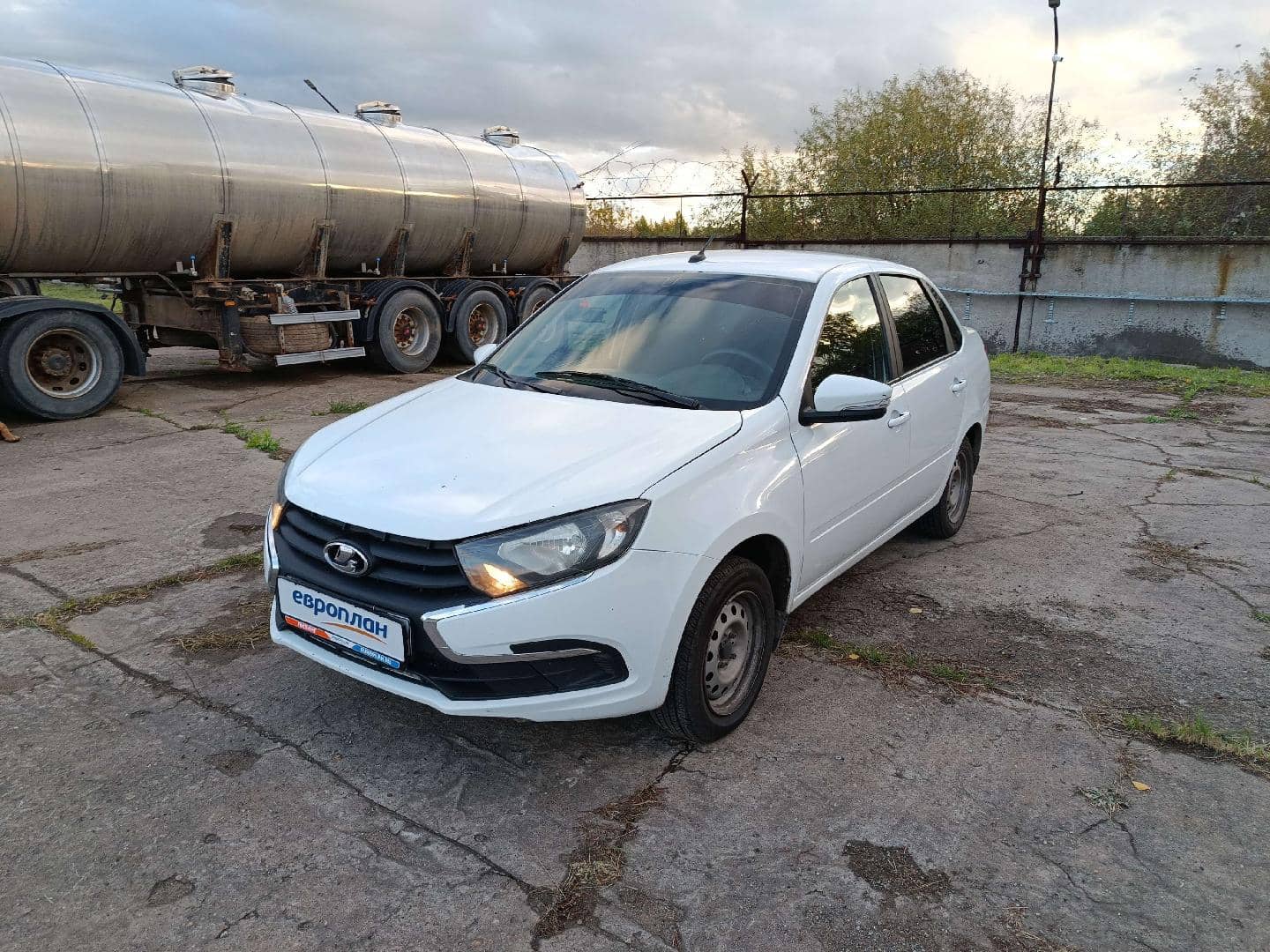 Lada Granta седан,  143 762 км, 2024 года в лизинг