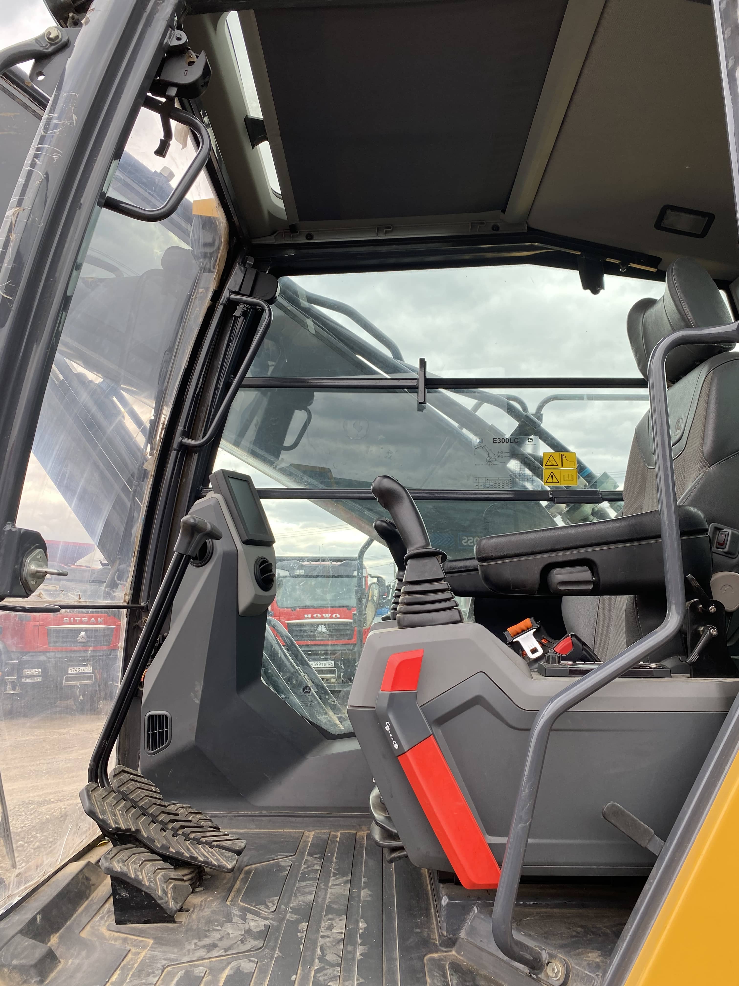 John Deere E300LC Лот 000000703