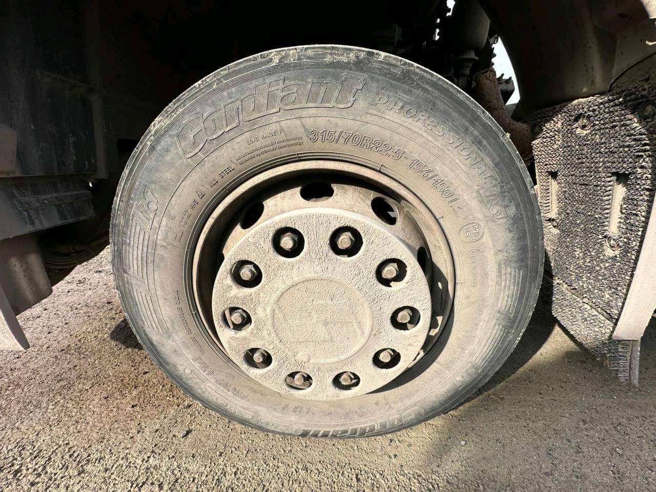 Shacman SX42584V324,  229 714 км, 2024 года в лизинг