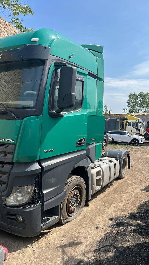 Mercedes-Benz Actros 5 1845 LS 4x2 (BigSpace),  999 999 км, 2015 года
