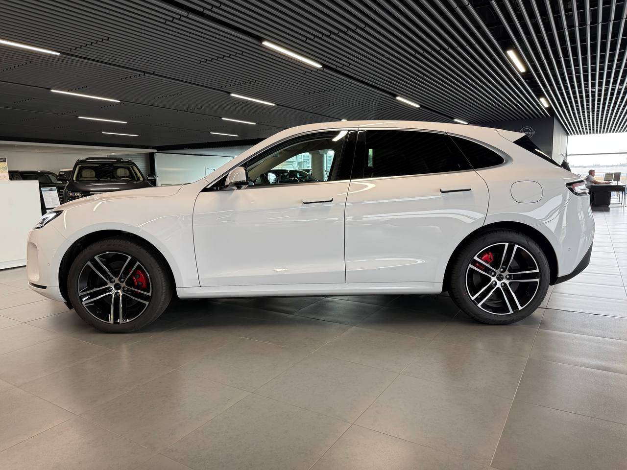 Seres M5 Premium 1.5hyb AT 4WD