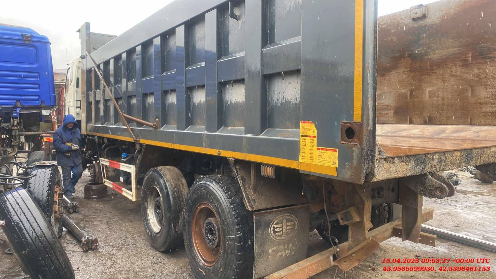 FAW CA3310P66K24T4E5 8х4,  200 000 км, 2023 года
