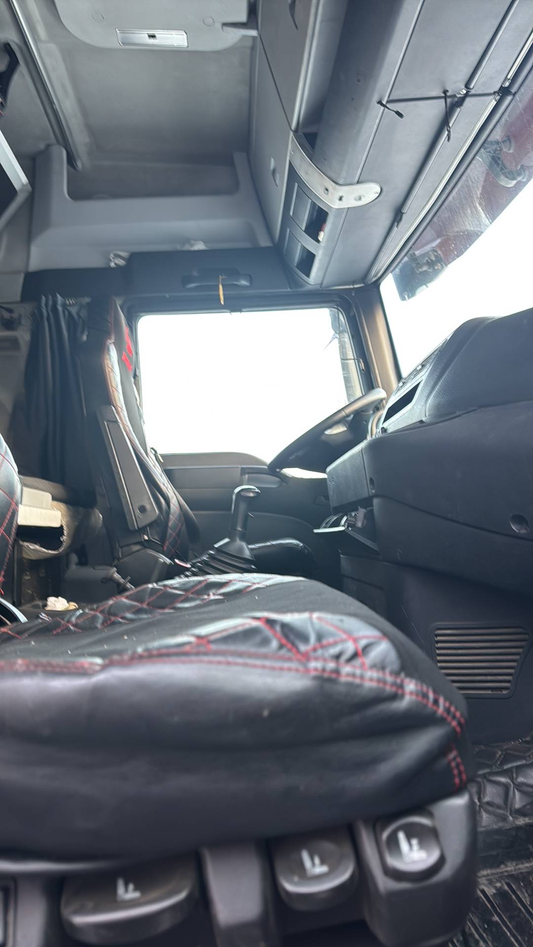 Sitrak С7Н 6×4 ZZ4256V364HE,  160 274 км, 2023 года в лизинг