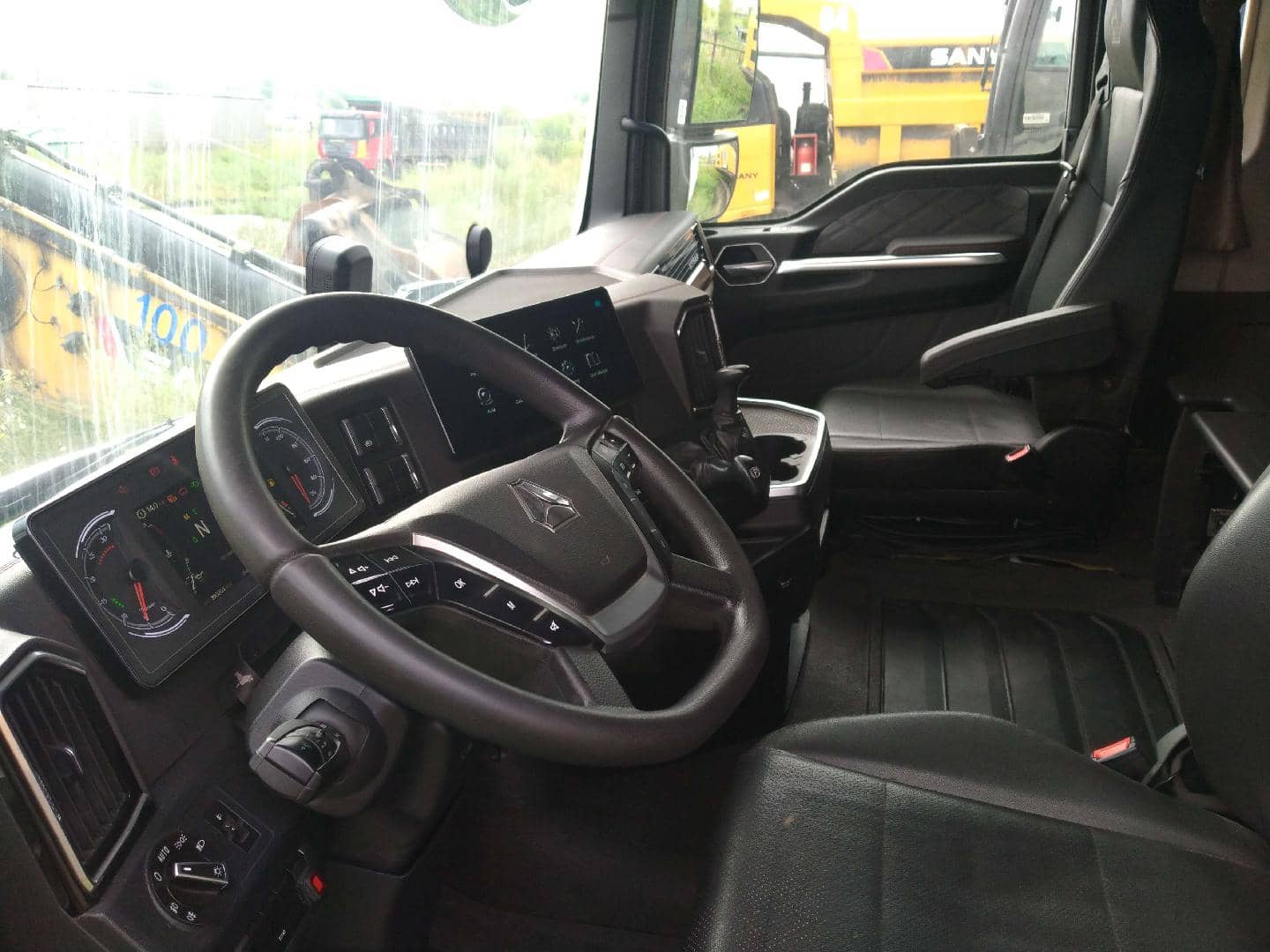 Sitrak С7Н MAX 6×4 ZZ4256V364HE,  390 204 км, 2023 года в лизинг