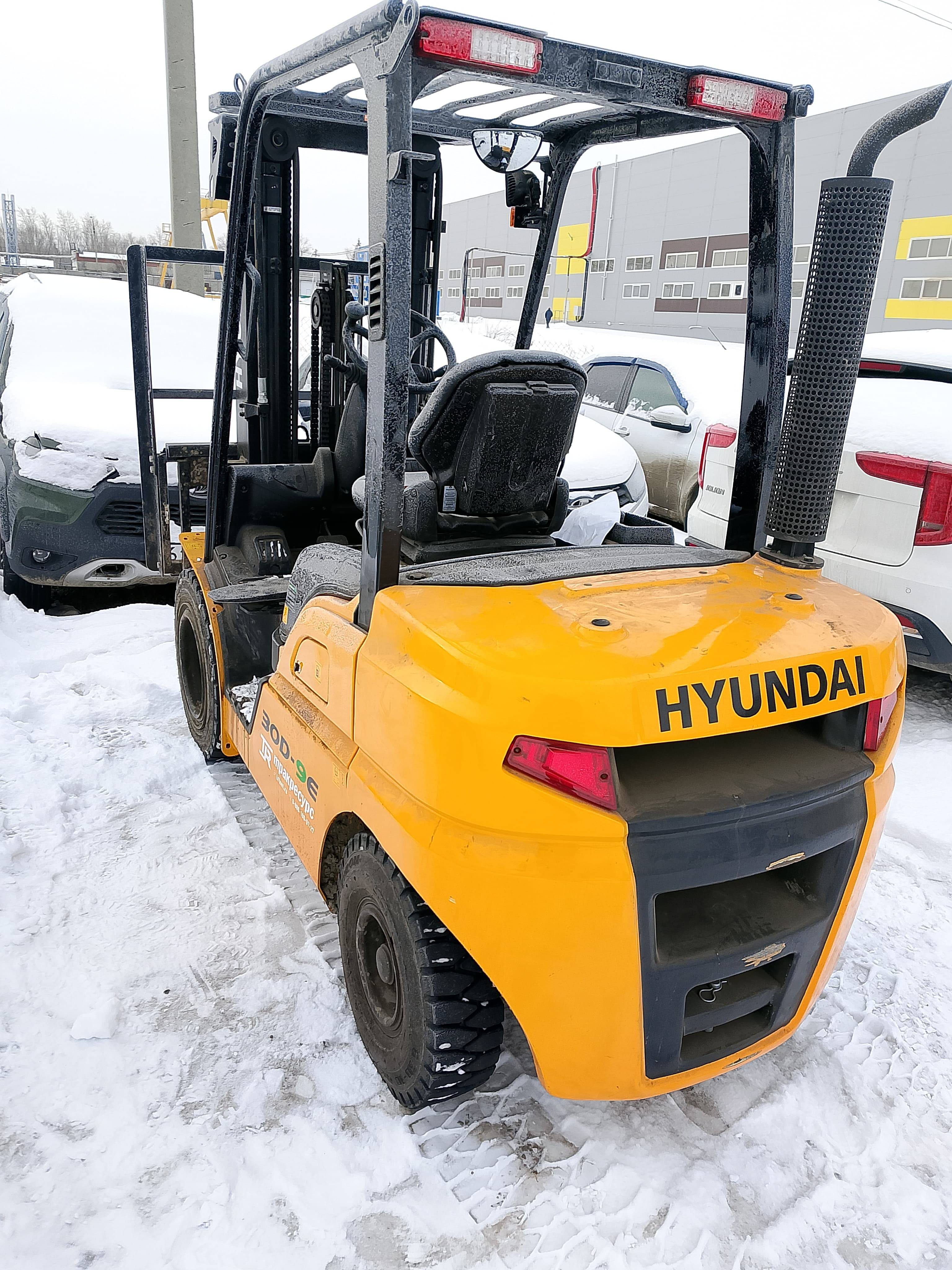 Hyundai 30D-9E Лот 000007422