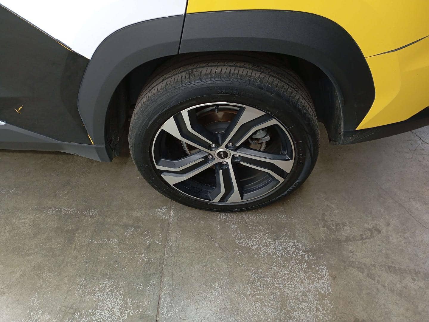 Geely Atlas,  139 974 км, 2024 года в лизинг