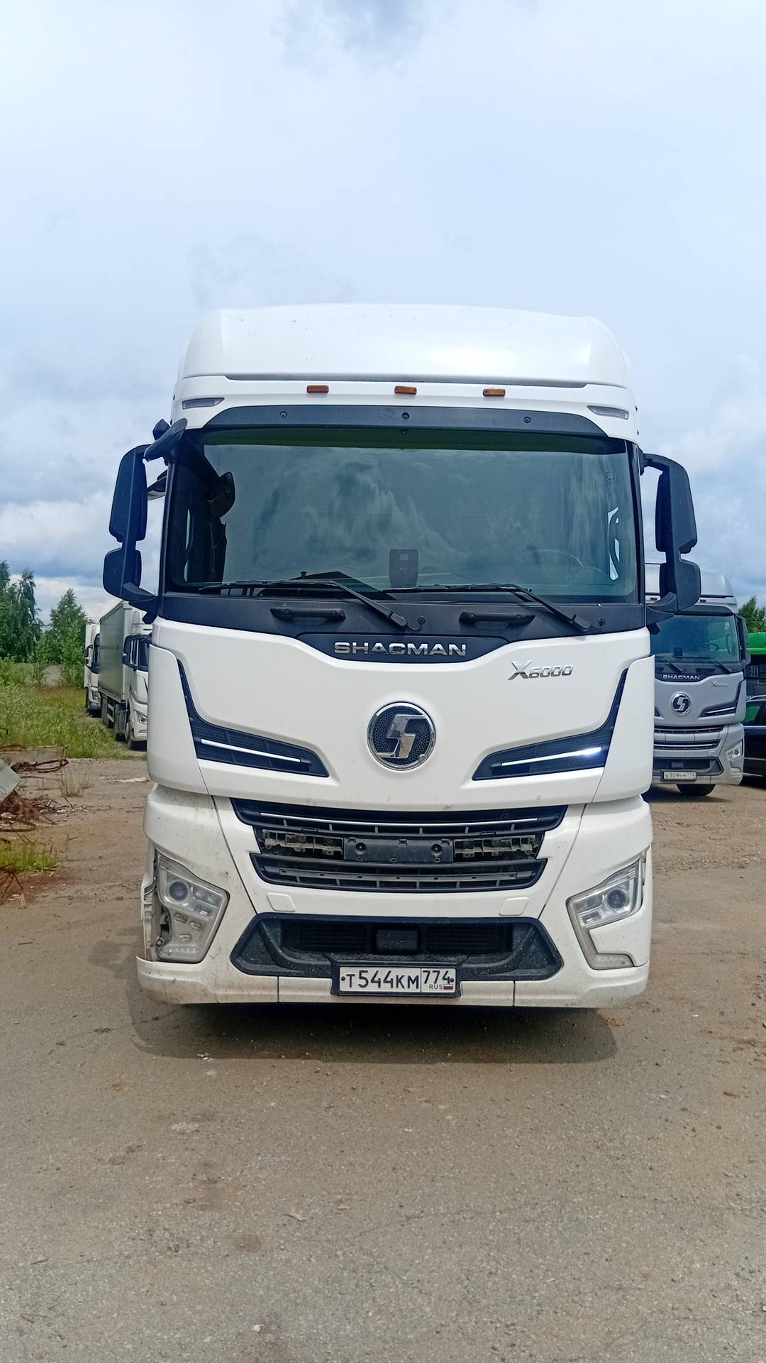 Shacman SX4188YY381,  326 811 км, 2023 года в лизинг
