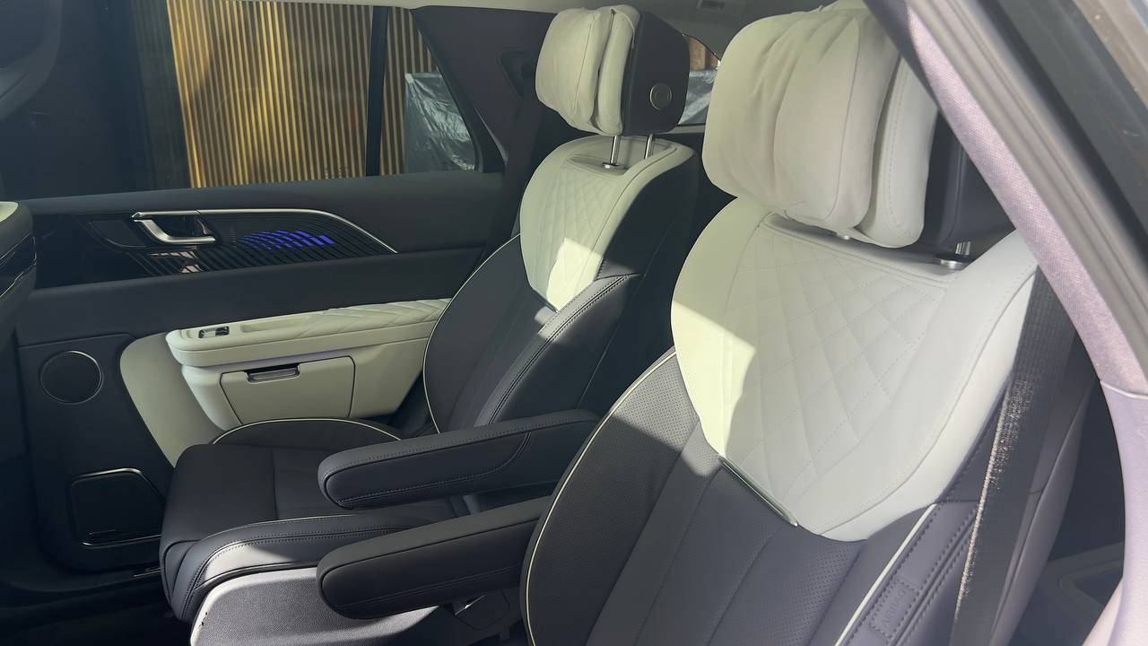 Hongqi E-HS9,  12 650 км, 2023 года в лизинг