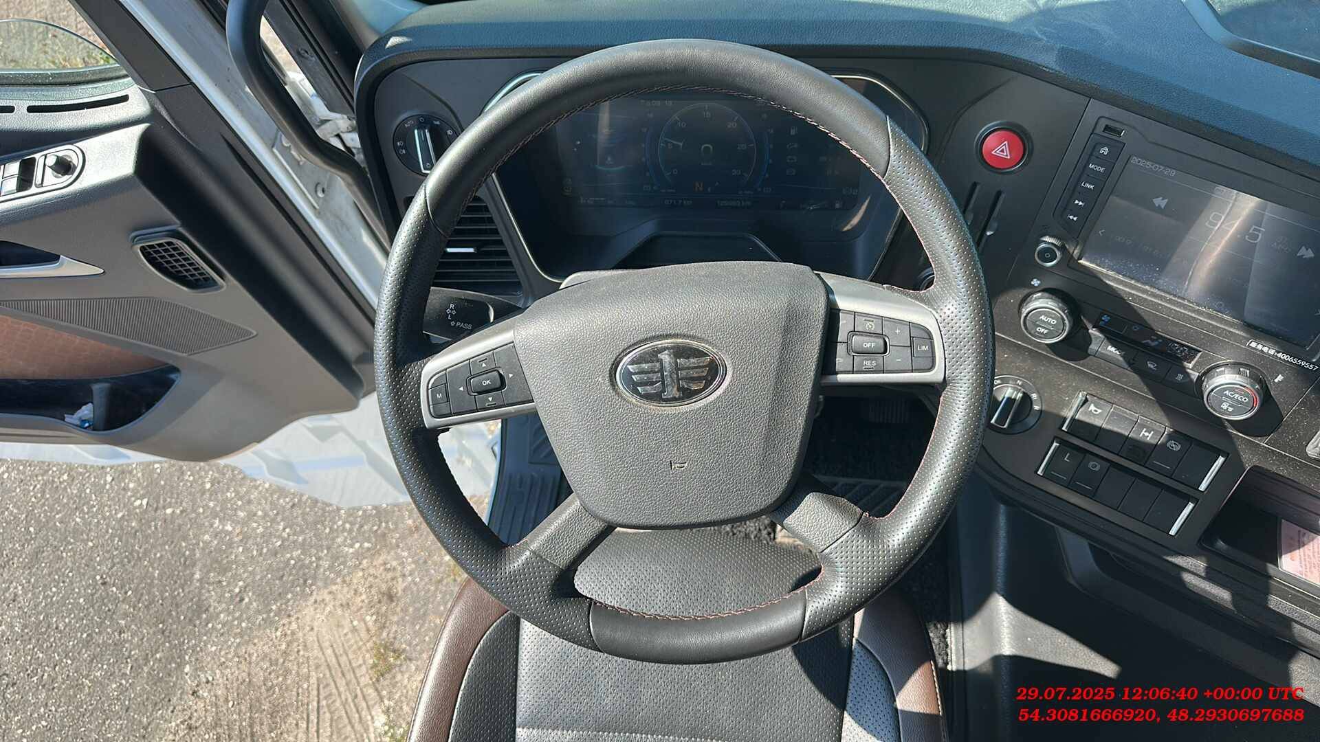 FAW CA4180P77K25E5 4x2,  129 993 км, 2023 года в лизинг
