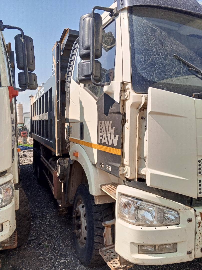 FAW CA3250P66K24T1E5 6х4,  166 575 км, 2023 года в лизинг