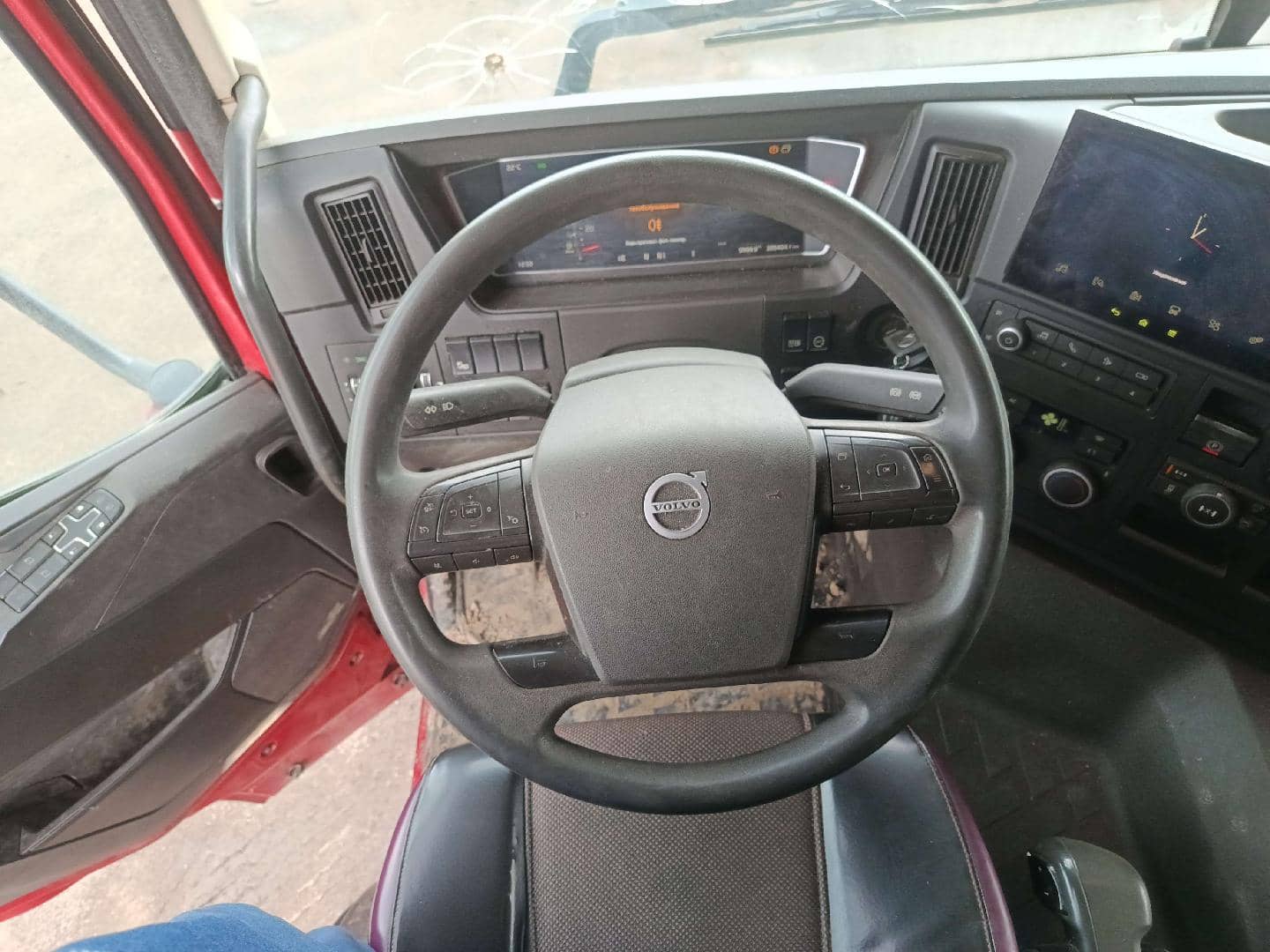 Volvo FM 420 8x4 (FMX),  395 404 км, 2022 года в лизинг