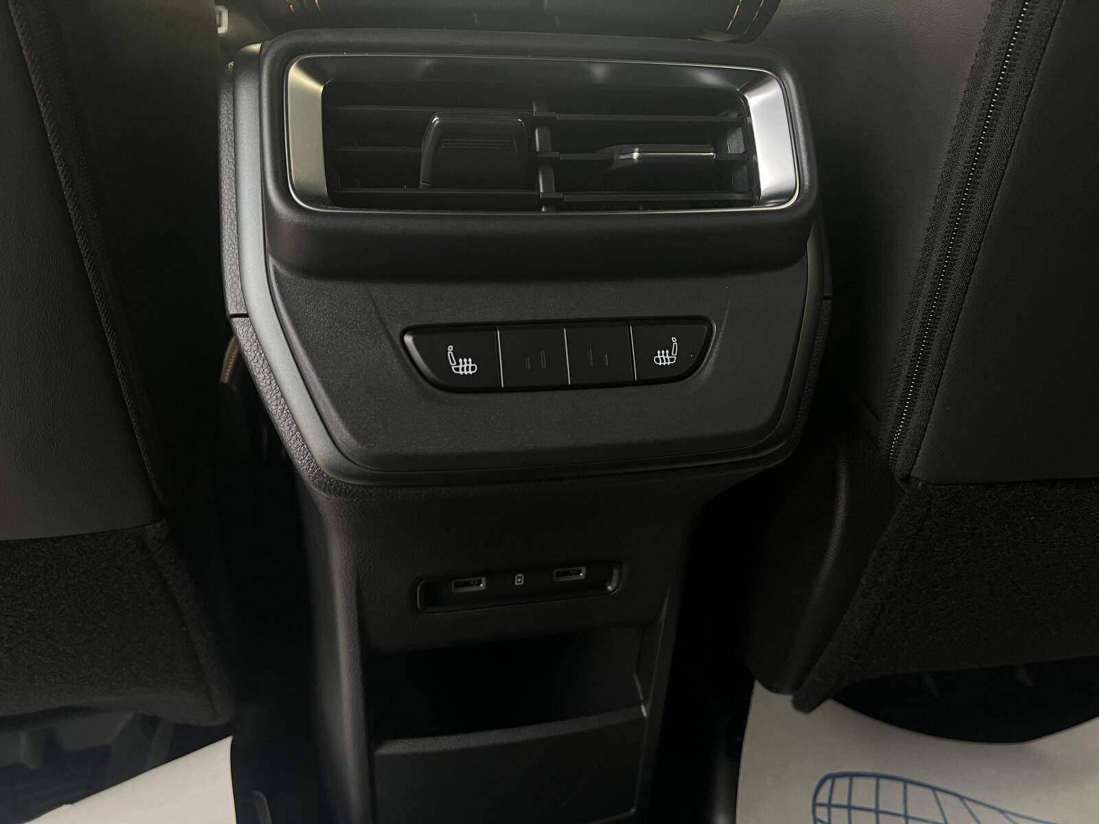 Geely Okavango Flagship 2.0T 7DCT 2WD