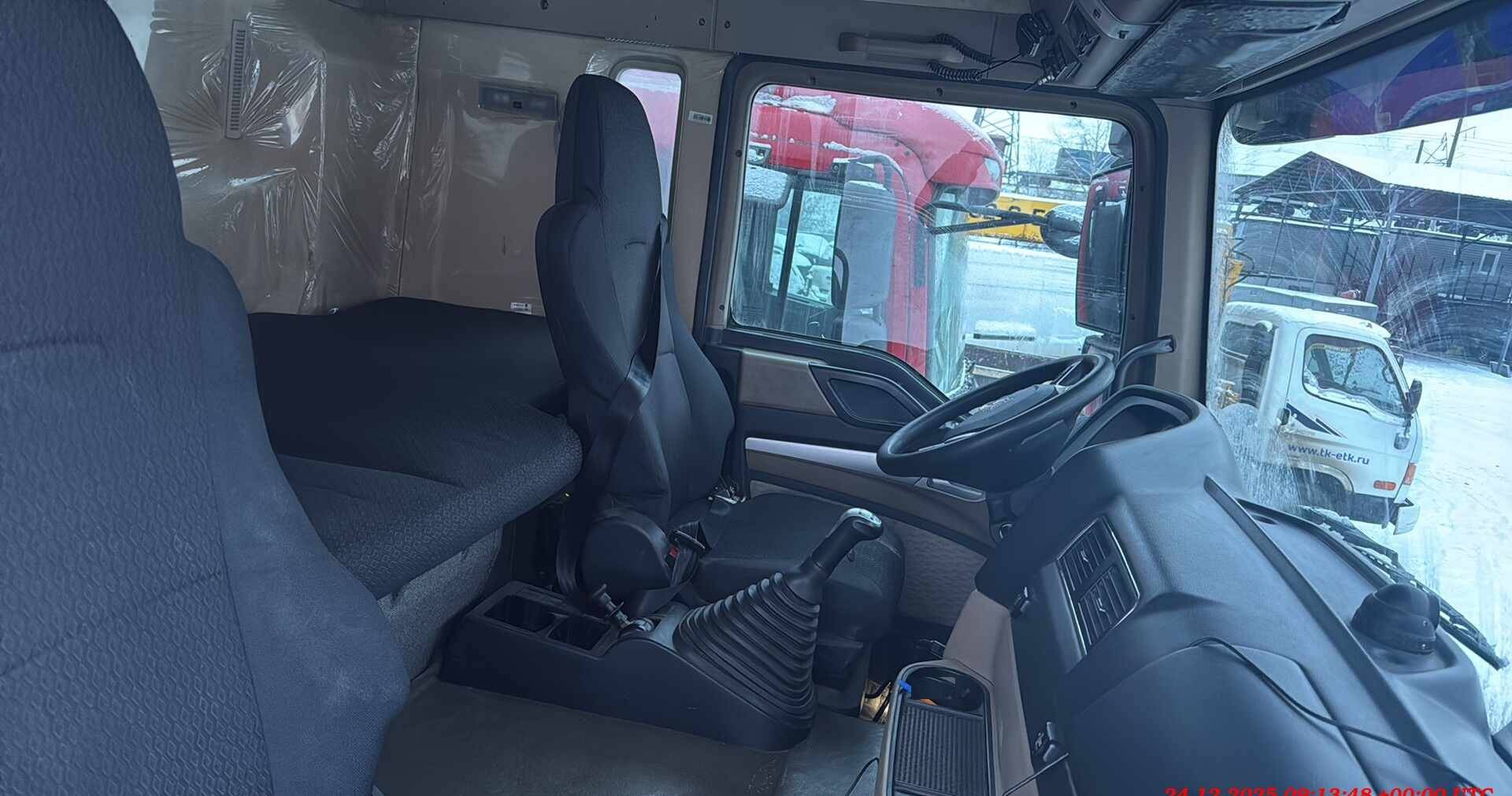 HOWO ZZ3317V386GE1 8х4,  120 415 км, 2023 года в лизинг