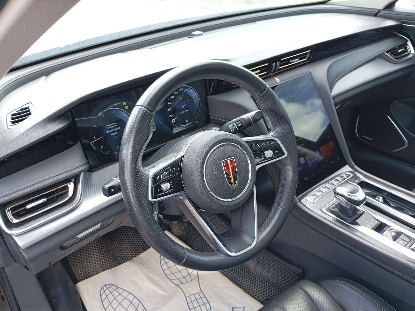 Hongqi H5,  117 685 км, 2024 года в лизинг