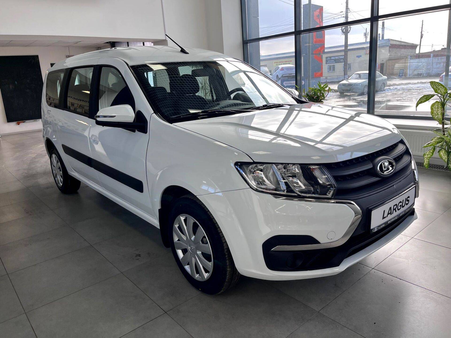 Lada Largus универсал Comfort 7 мест 1.6 90hp 5MT