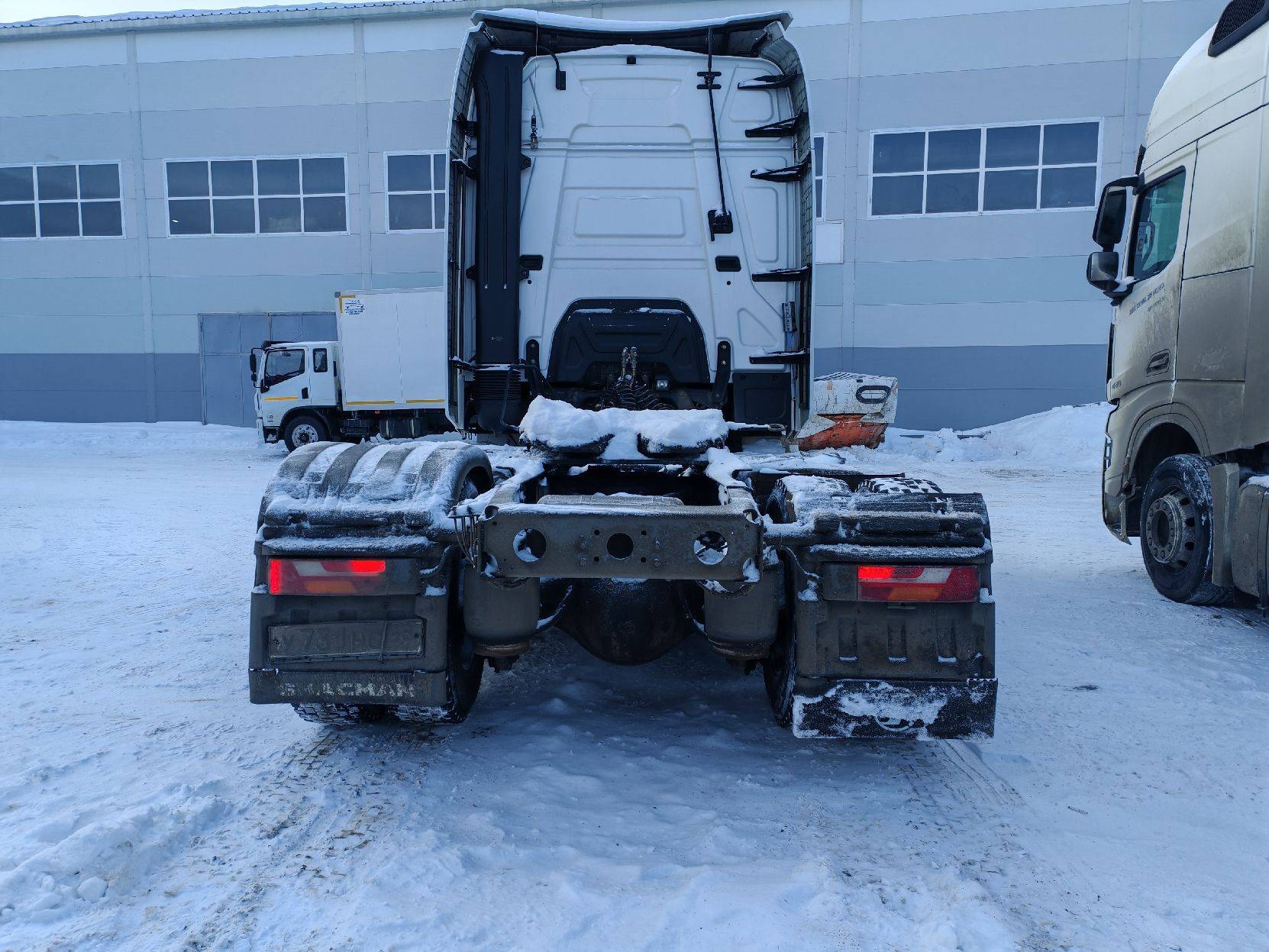 Shacman SX4188YY381,  321 273 км, 2023 года в лизинг