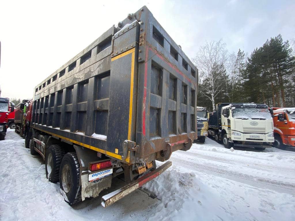 HOWO ZZ3407S3867Е 8х4,  218 012 км, 2021 года в лизинг